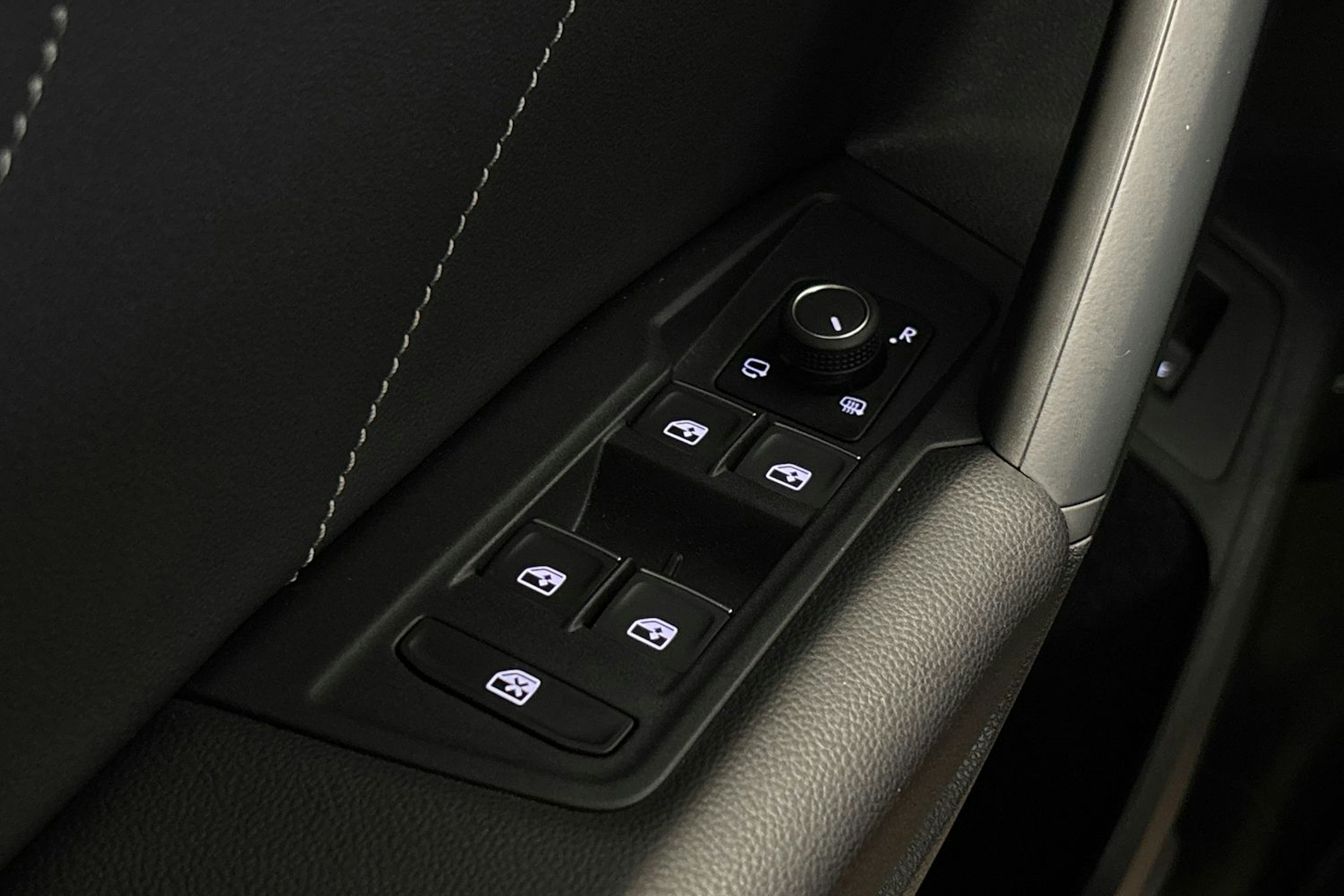 harmaa Volkswagen Tiguan 2021 kuva 24.