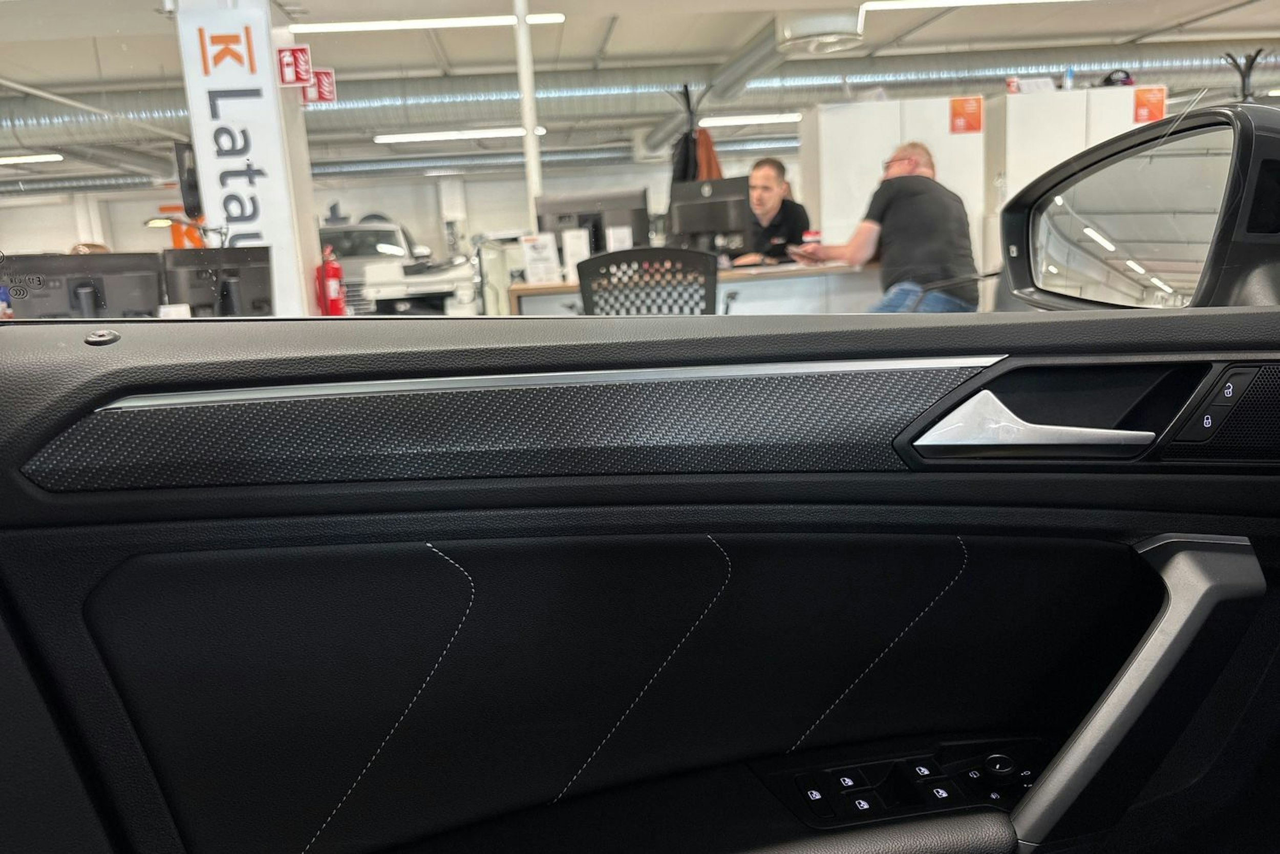 harmaa Volkswagen Tiguan 2021 kuva 29.