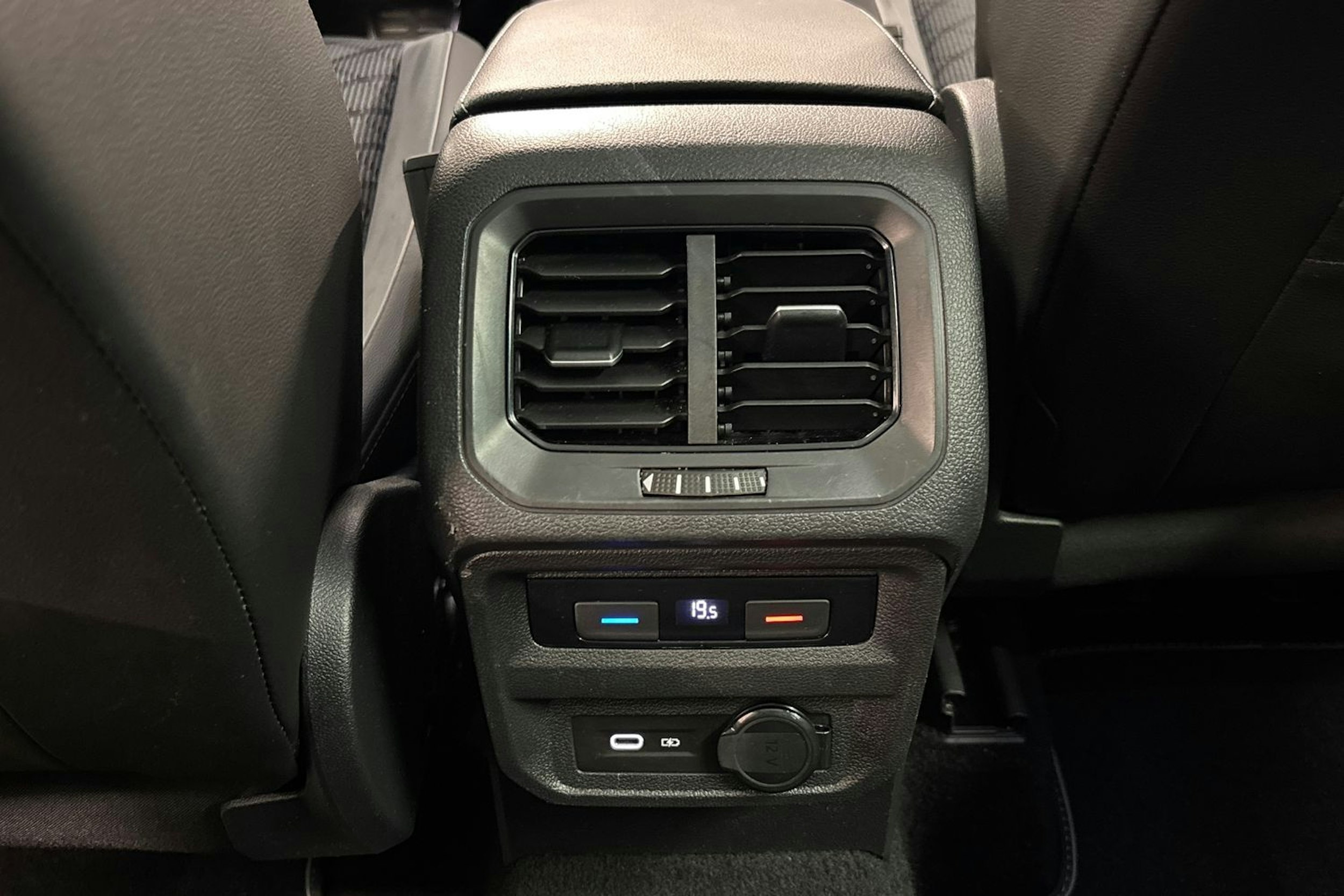 harmaa Volkswagen Tiguan 2021 kuva 30.