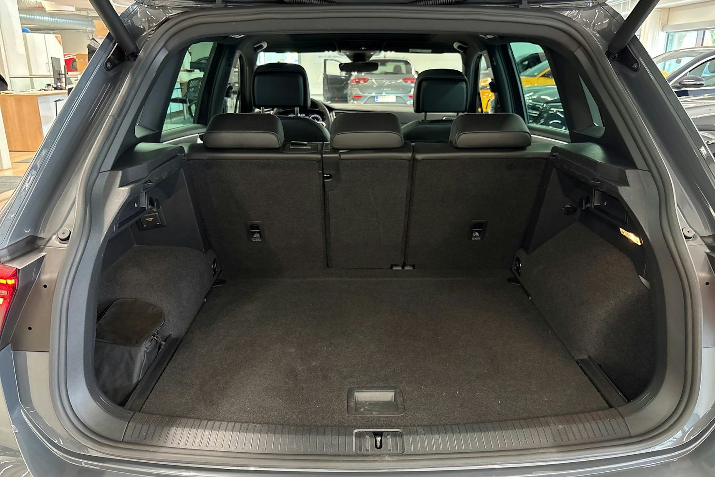 harmaa Volkswagen Tiguan 2021 kuva 33.