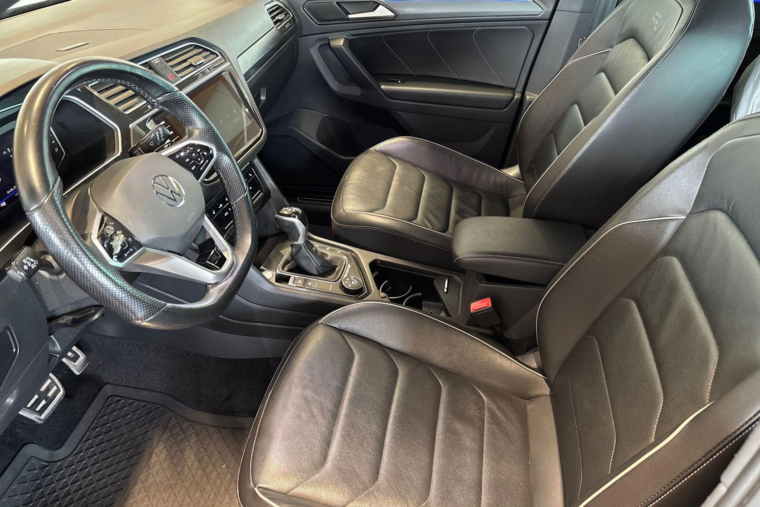 Musta Volkswagen Tiguan 2022 kuva 8.
