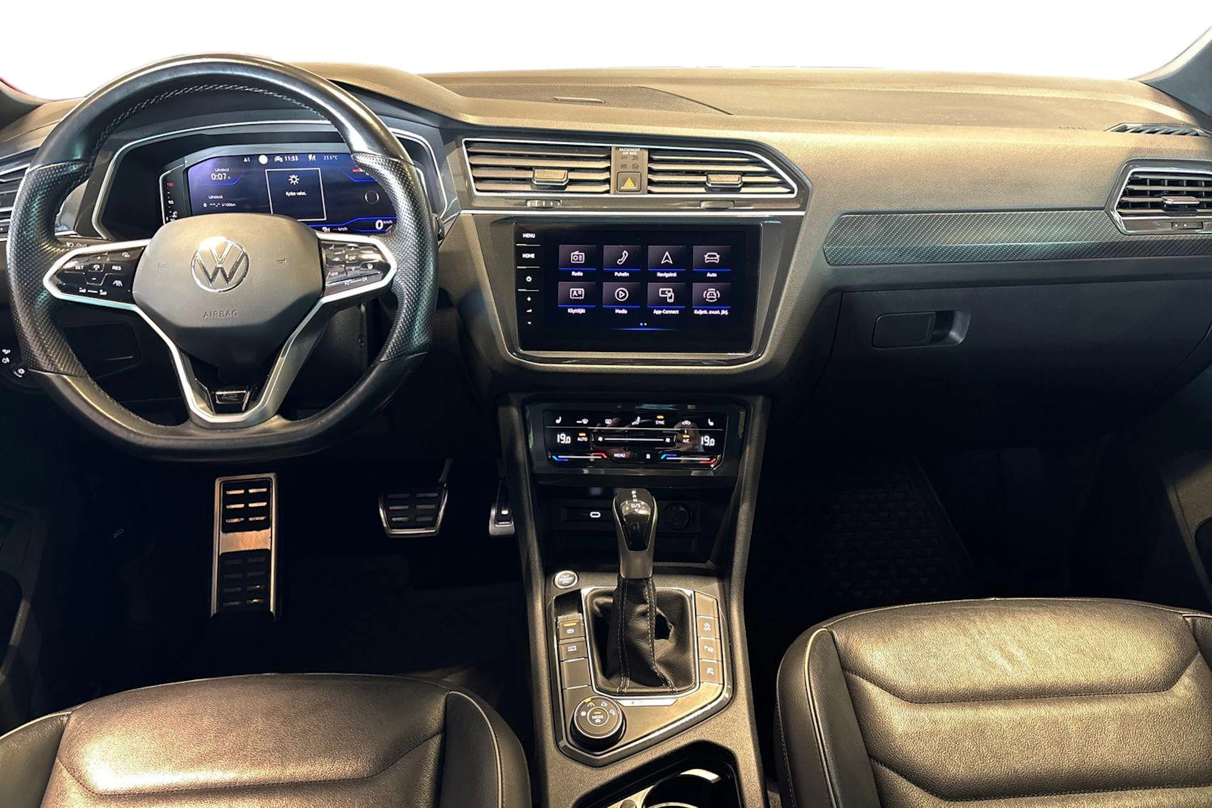 Musta Volkswagen Tiguan 2022 kuva 9.