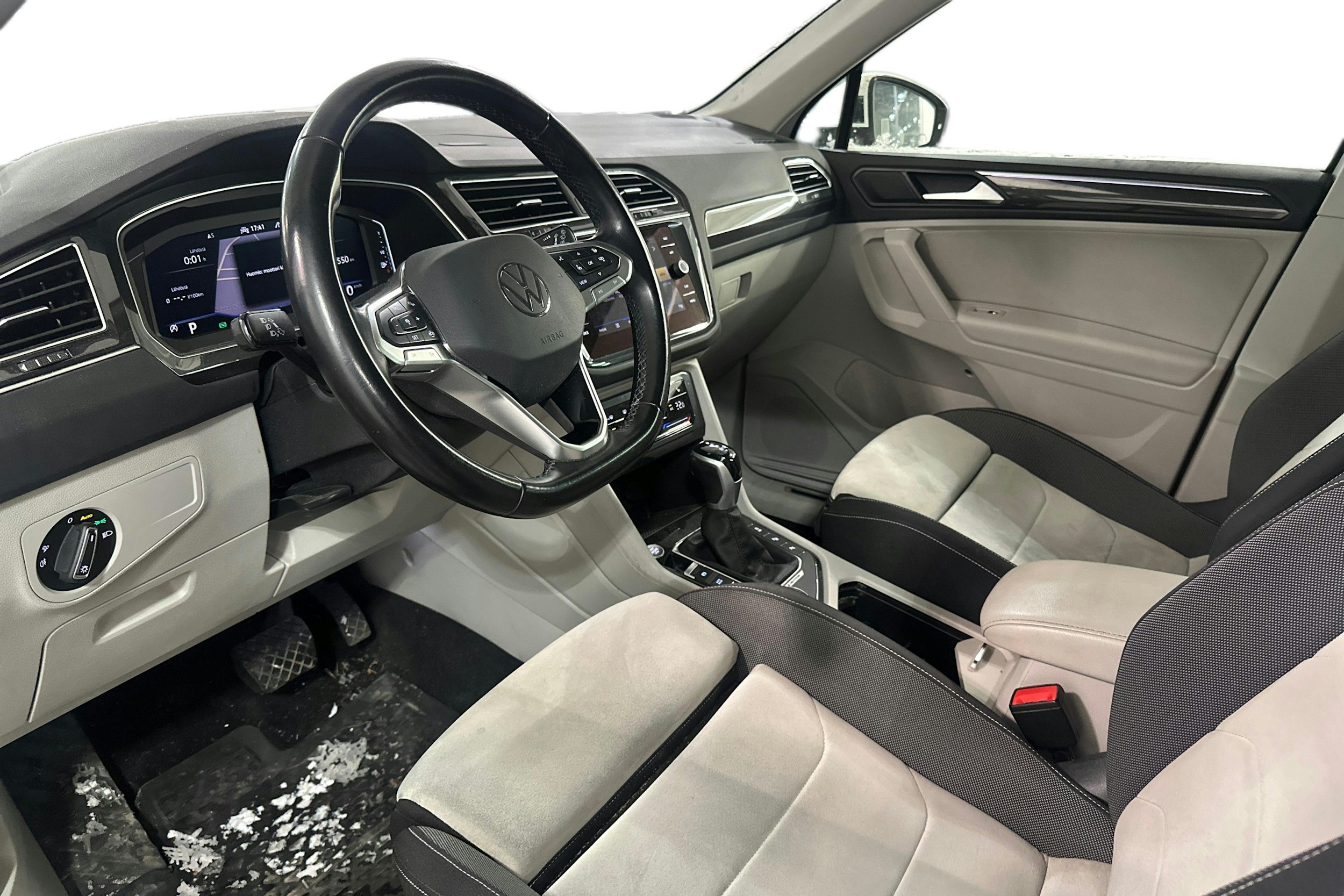 Valkoinen Volkswagen Tiguan 2021 kuva 3.