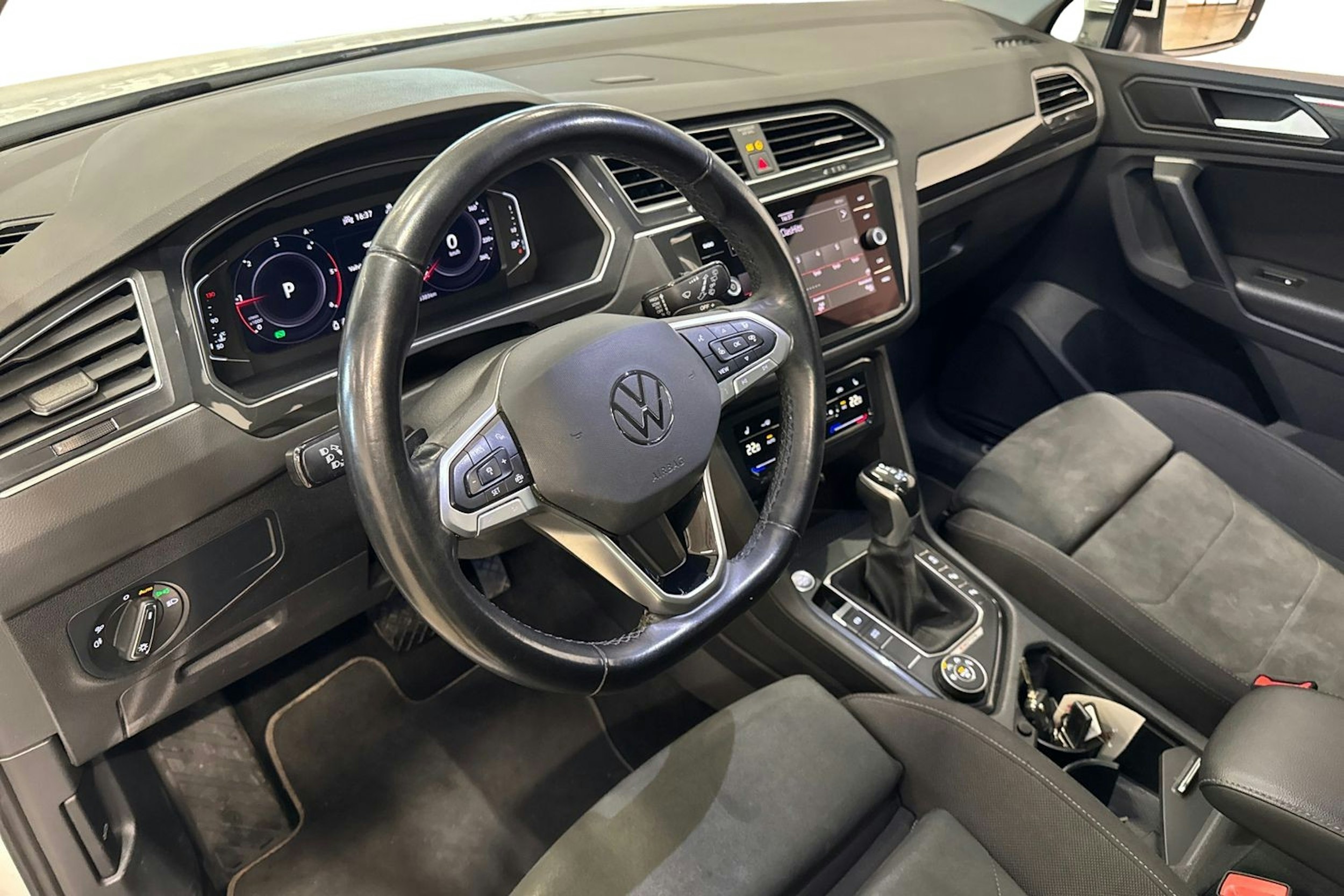 valkoinen Volkswagen Tiguan 2021 kuva 7.
