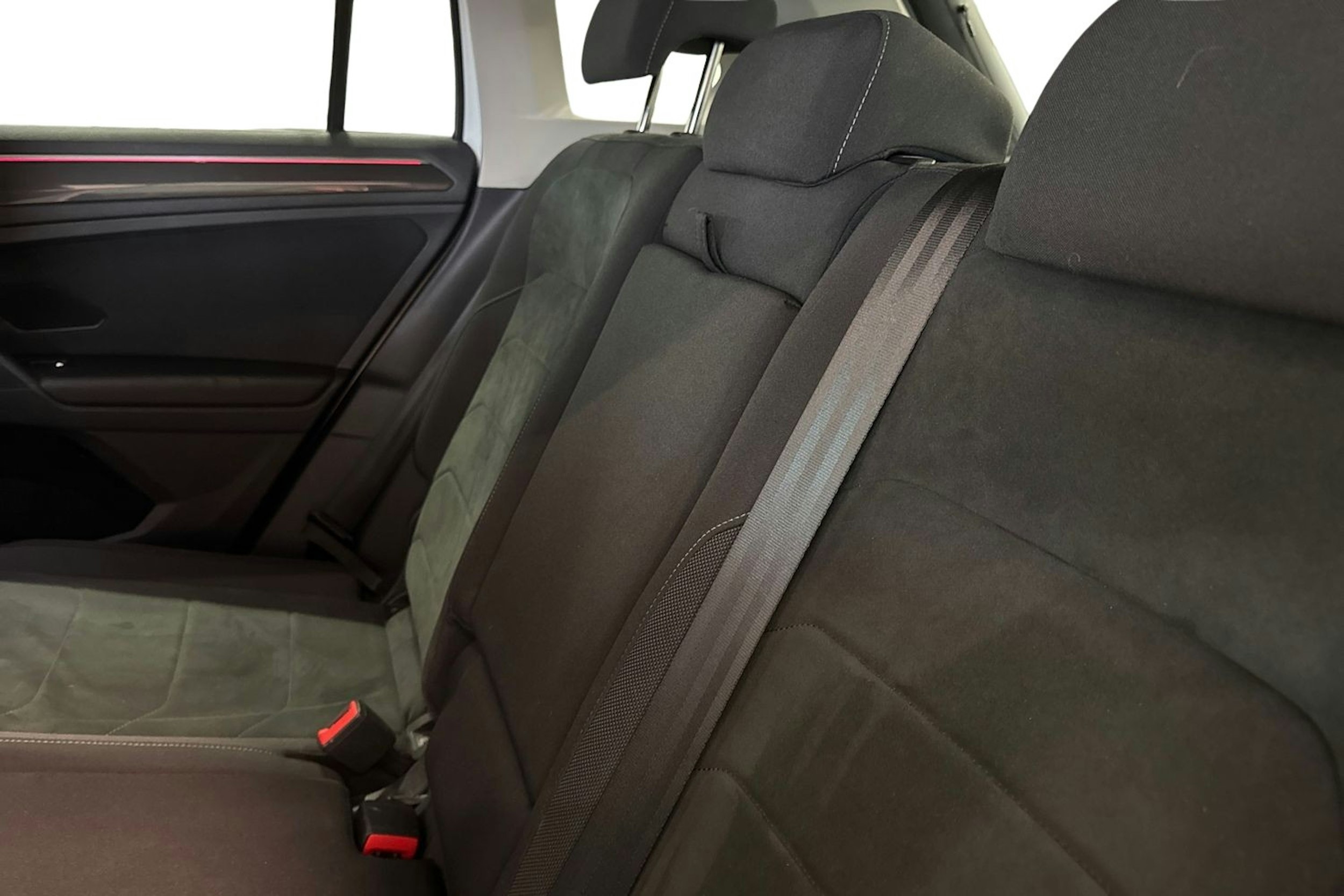 valkoinen Volkswagen Tiguan 2021 kuva 10.