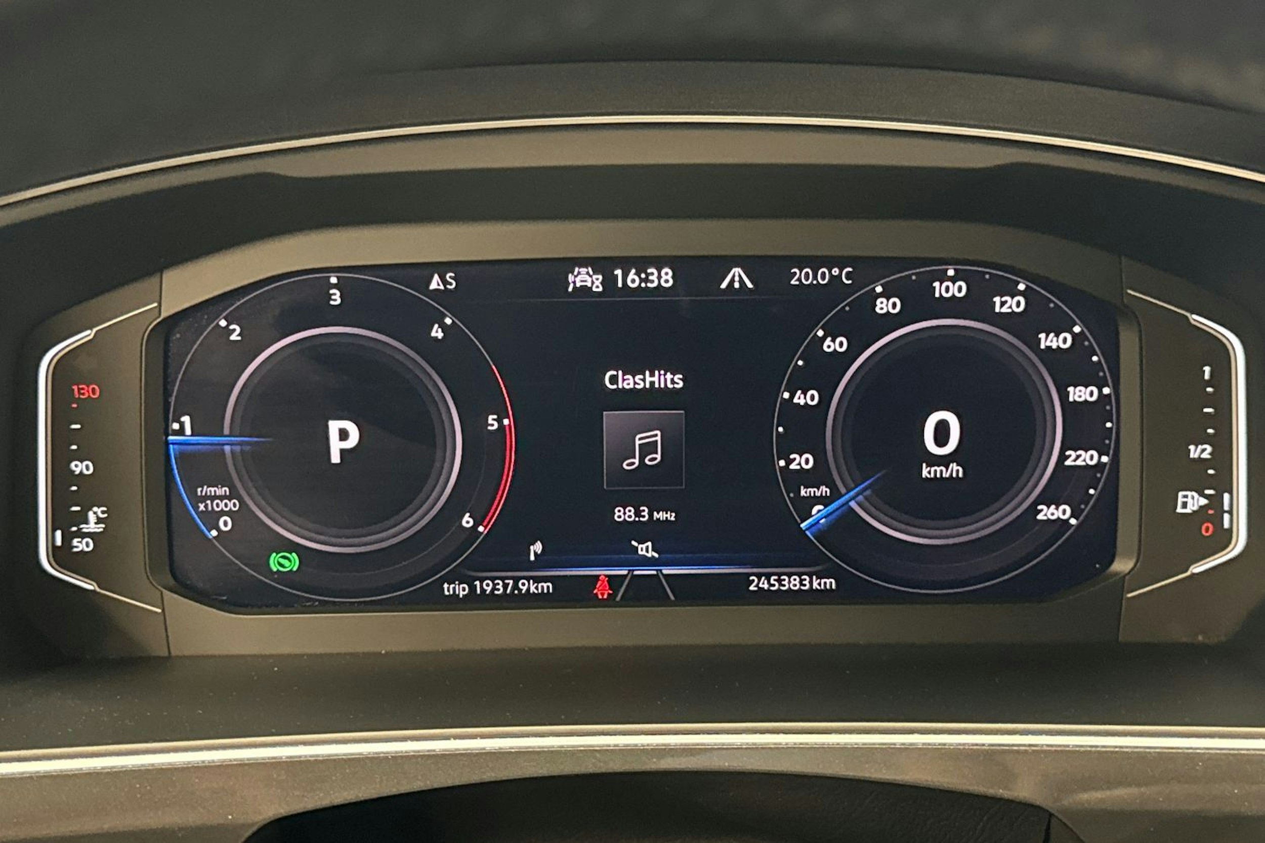 valkoinen Volkswagen Tiguan 2021 kuva 14.