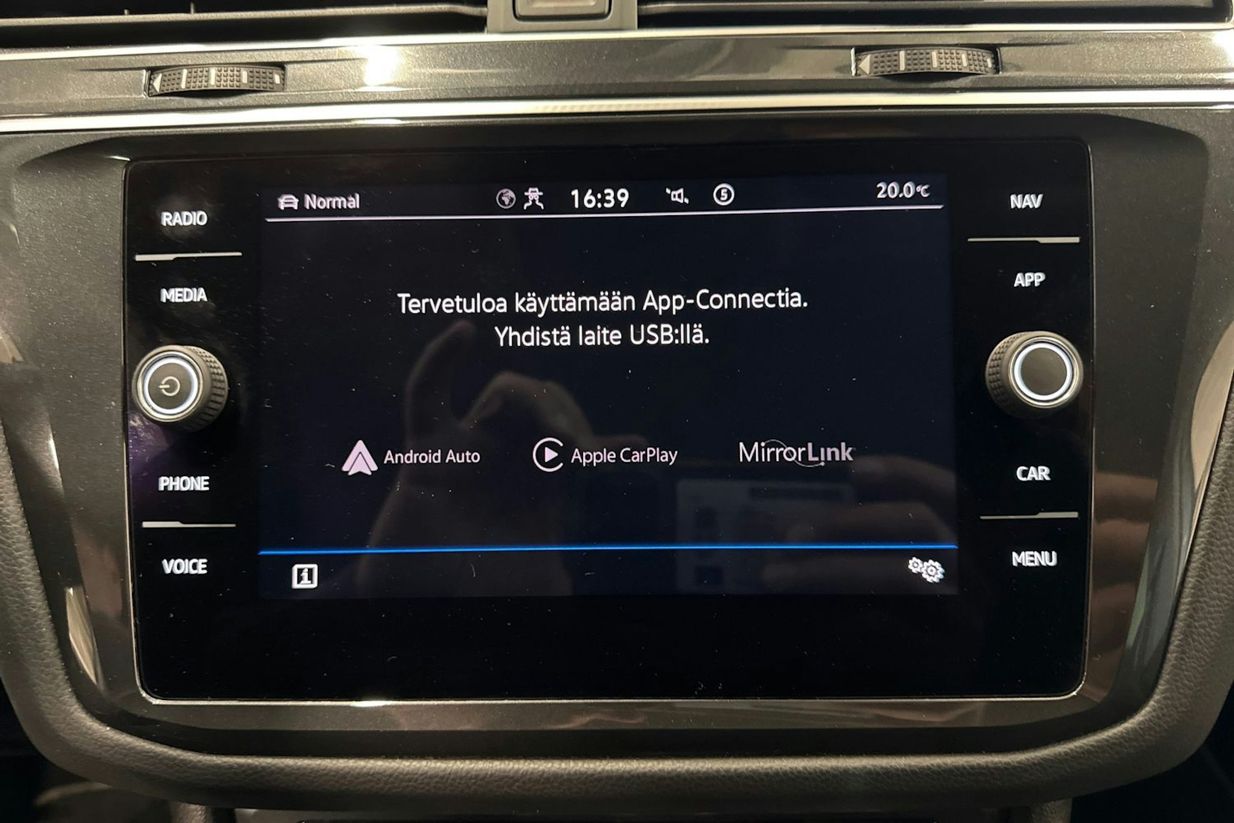 valkoinen Volkswagen Tiguan 2021 kuva 16.