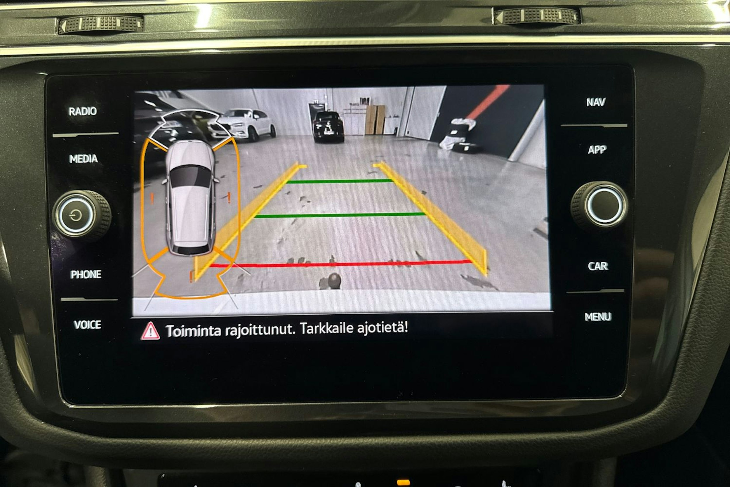 valkoinen Volkswagen Tiguan 2021 kuva 18.