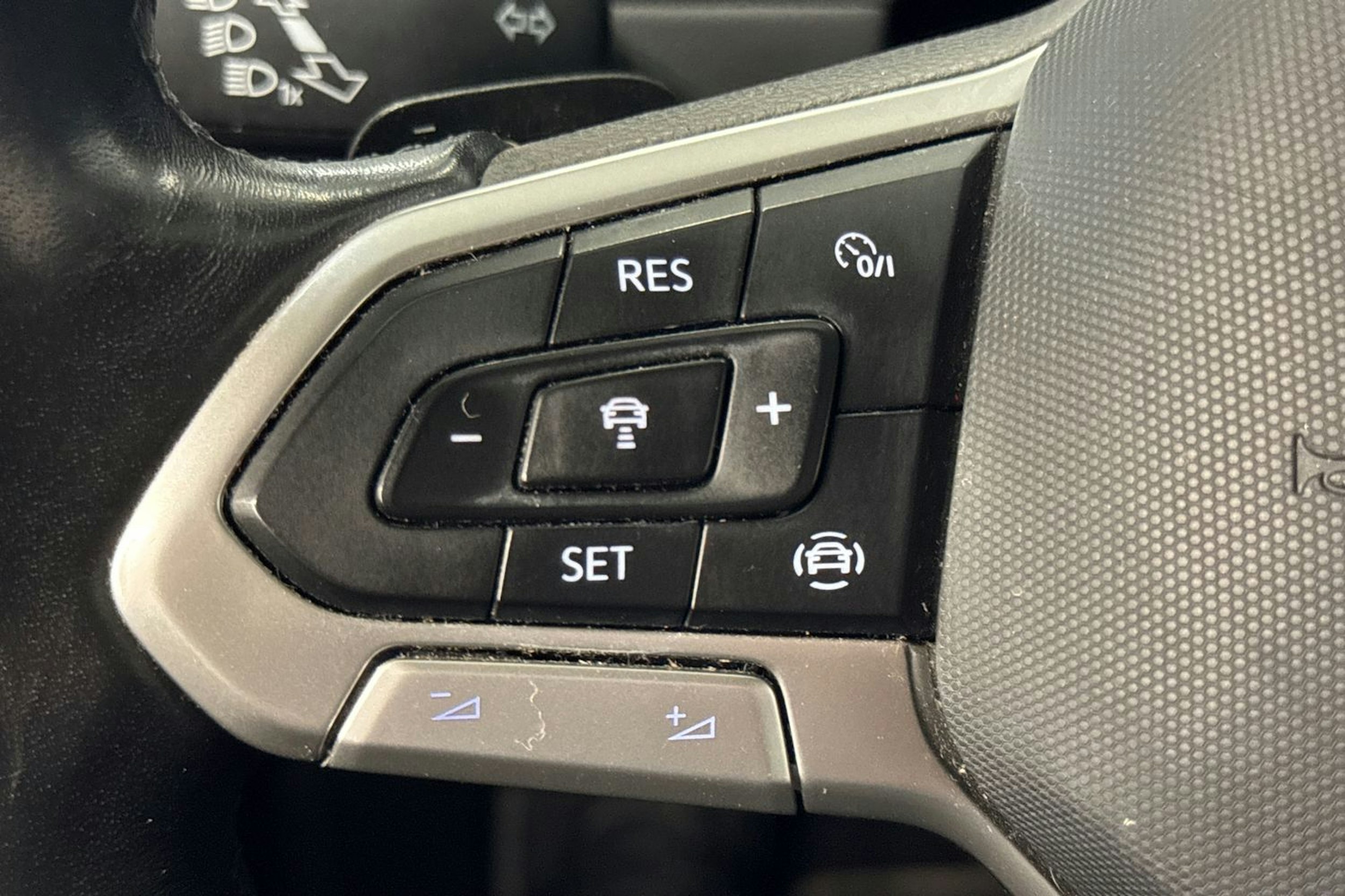 valkoinen Volkswagen Tiguan 2021 kuva 20.