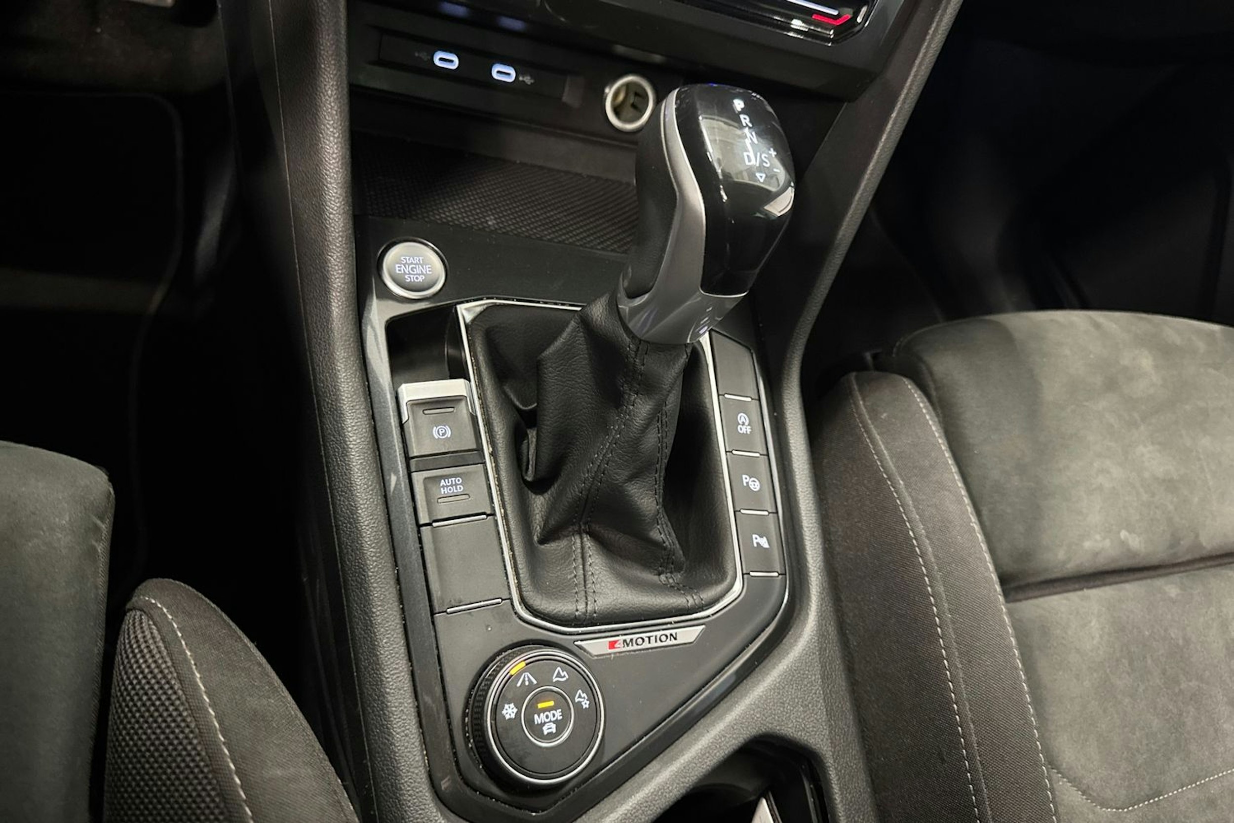 valkoinen Volkswagen Tiguan 2021 kuva 22.