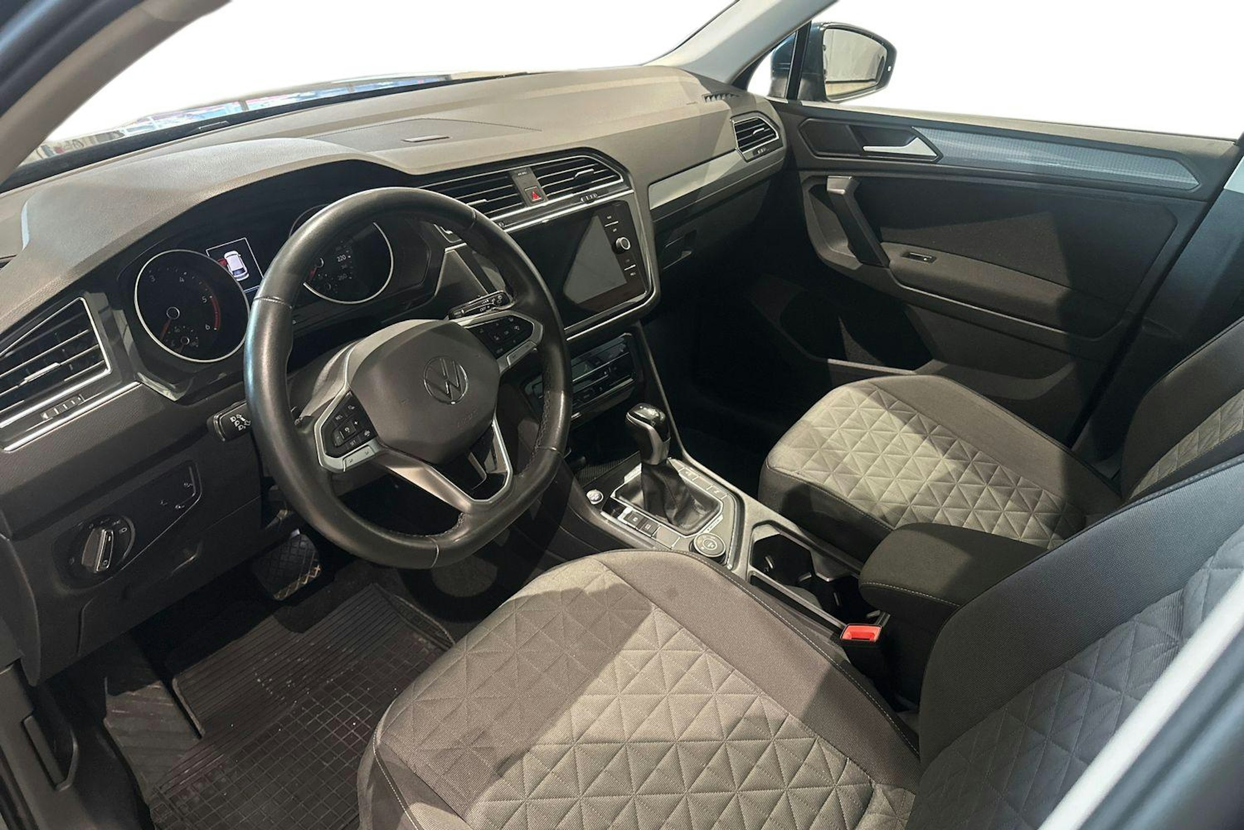 sininen Volkswagen Tiguan 2022 kuva 7.