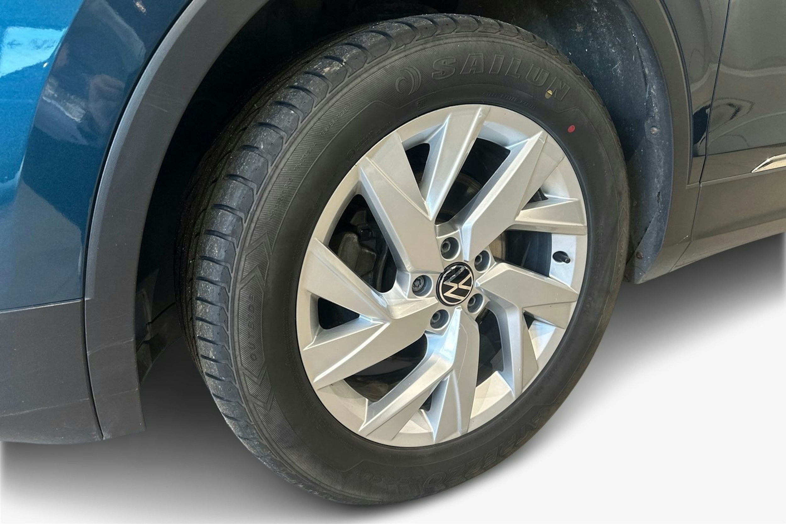 sininen Volkswagen Tiguan 2022 kuva 11.