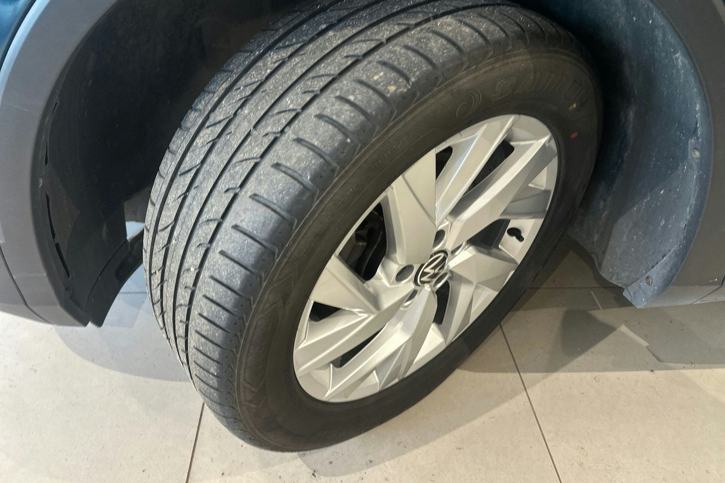 sininen Volkswagen Tiguan 2022 kuva 13.