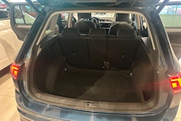 sininen Volkswagen Tiguan 2022 kuva 14.
