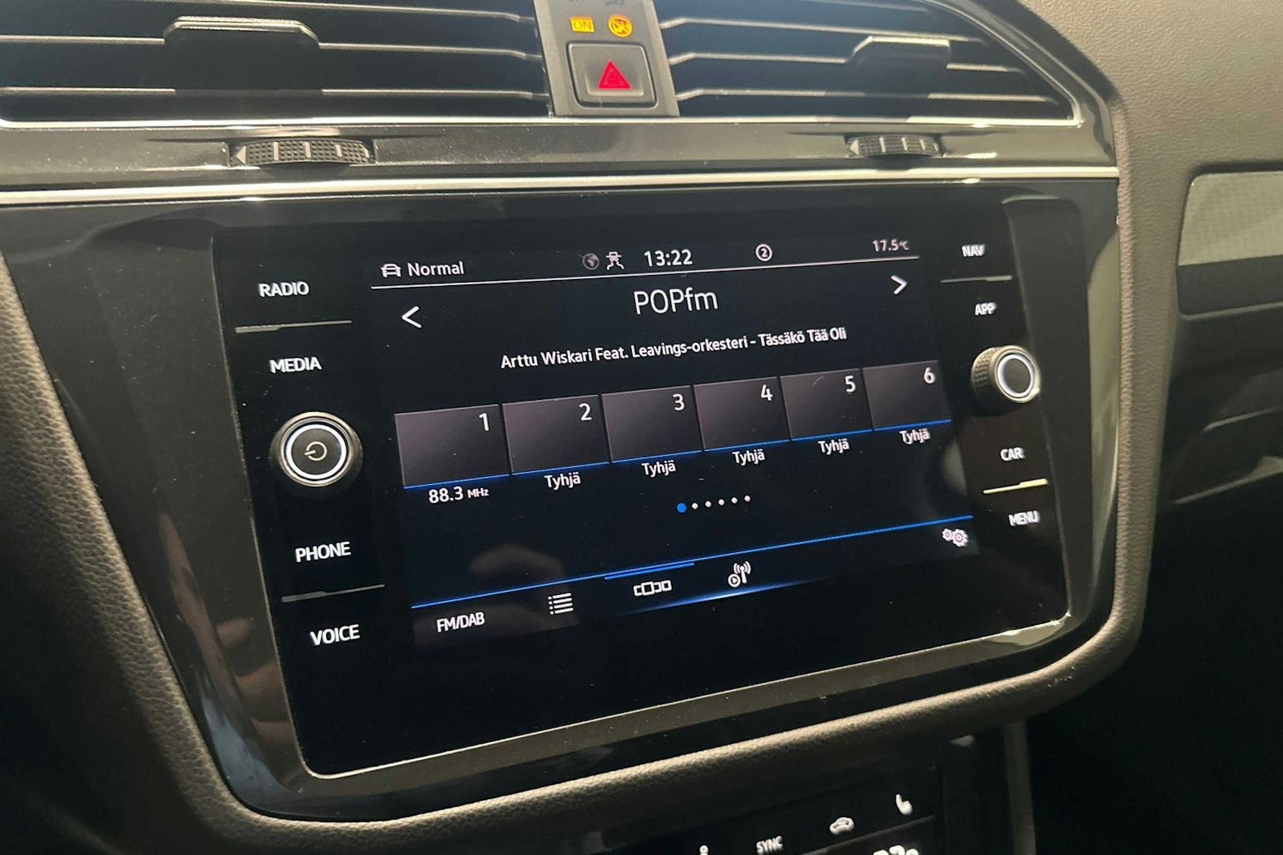 sininen Volkswagen Tiguan 2022 kuva 18.