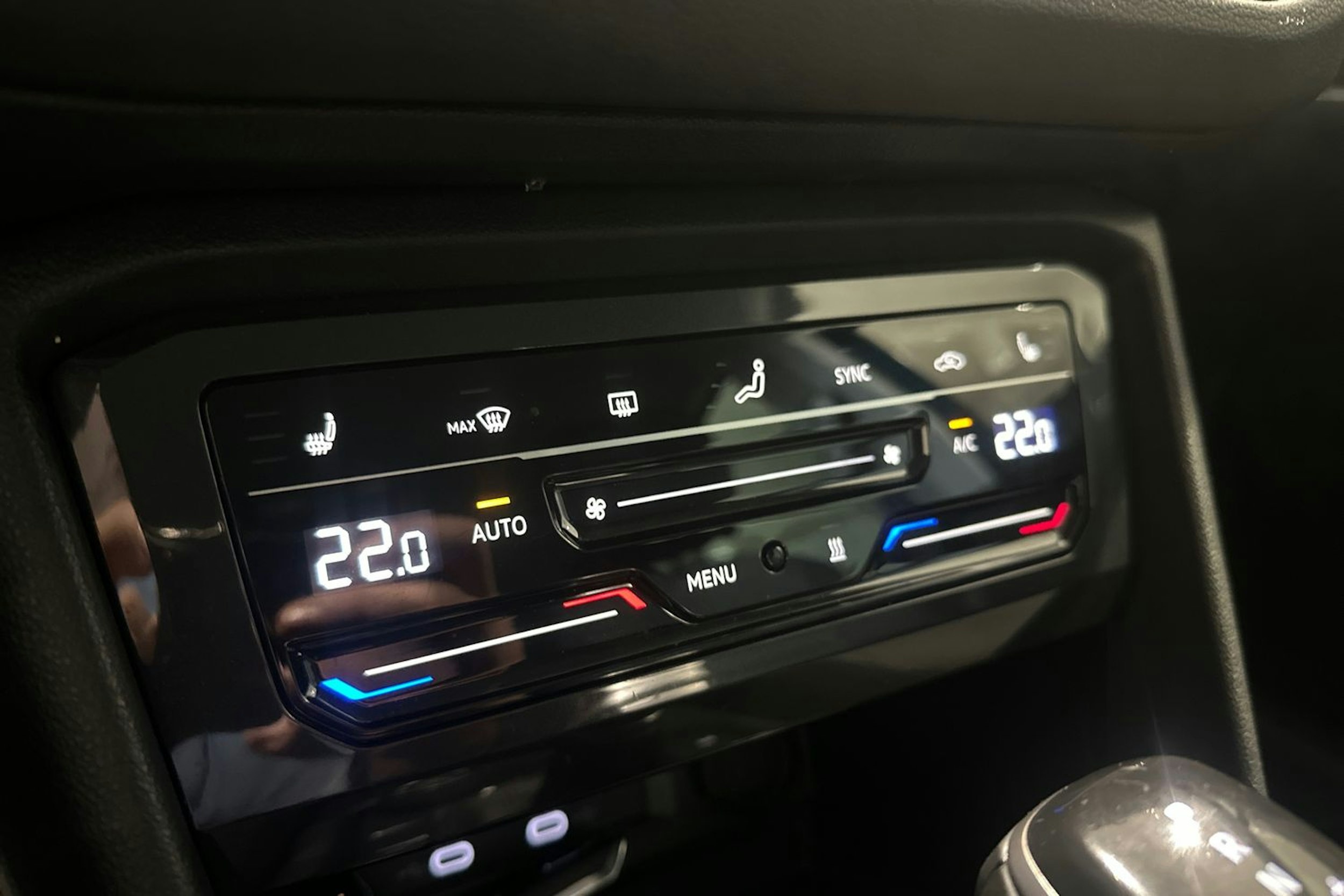 sininen Volkswagen Tiguan 2022 kuva 19.