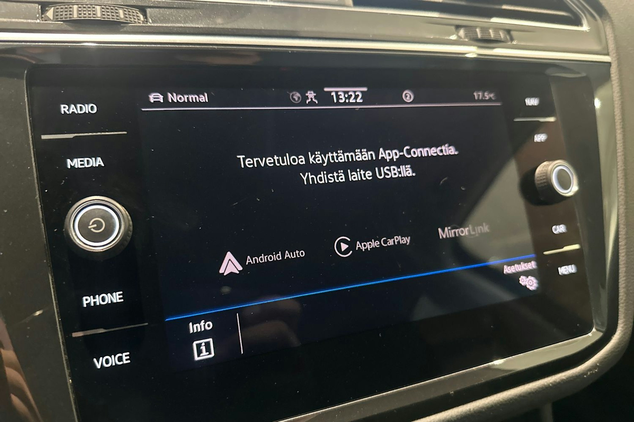 sininen Volkswagen Tiguan 2022 kuva 22.