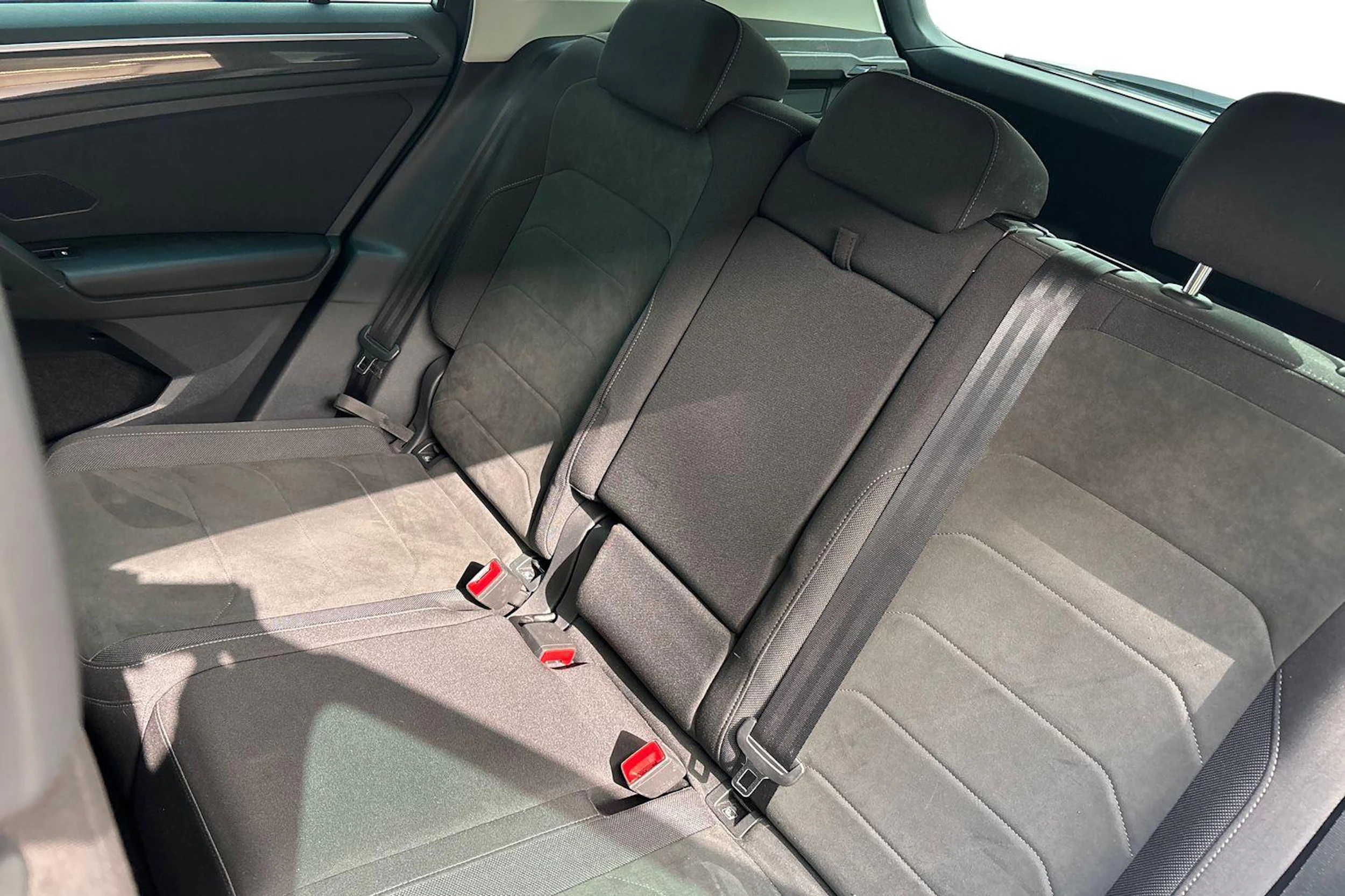 Harmaa Volkswagen Tiguan 2021 kuva 8.