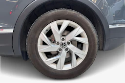 Harmaa Volkswagen Tiguan 2021 kuva 9.