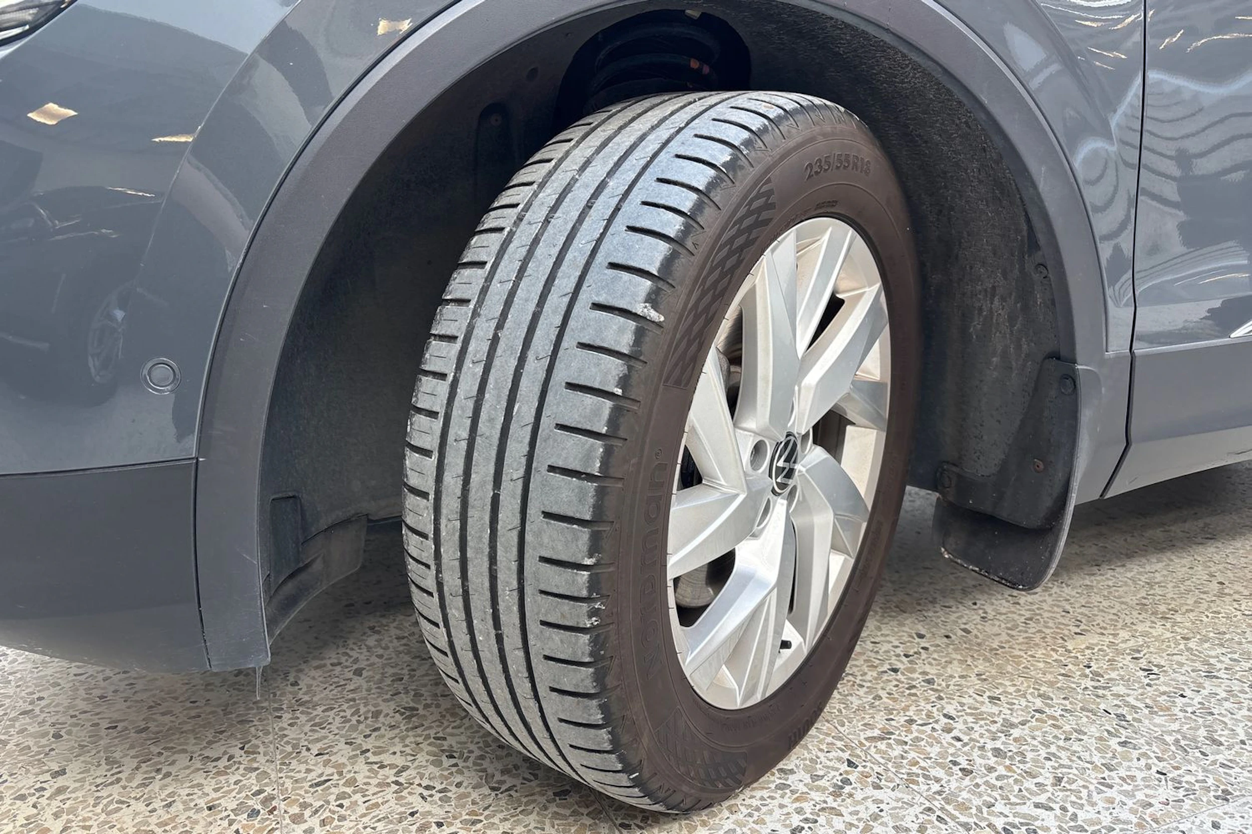 Harmaa Volkswagen Tiguan 2021 kuva 10.