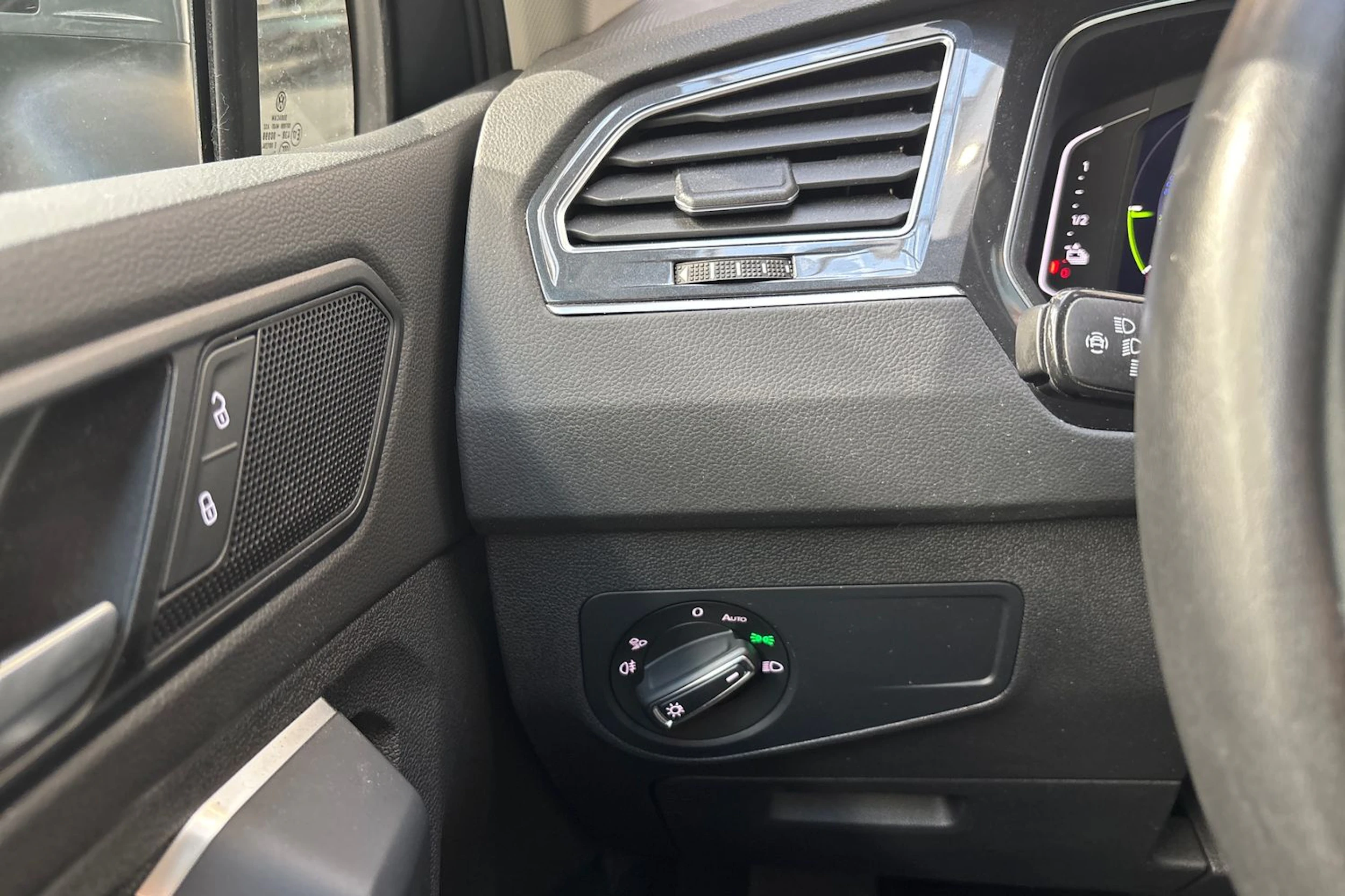 Harmaa Volkswagen Tiguan 2021 kuva 19.
