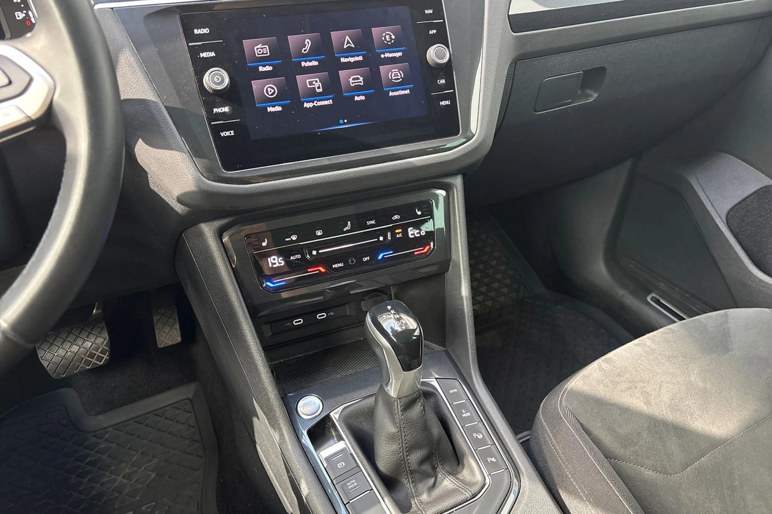 Harmaa Volkswagen Tiguan 2021 kuva 24.