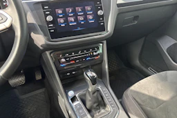 Harmaa Volkswagen Tiguan 2021 kuva 24.