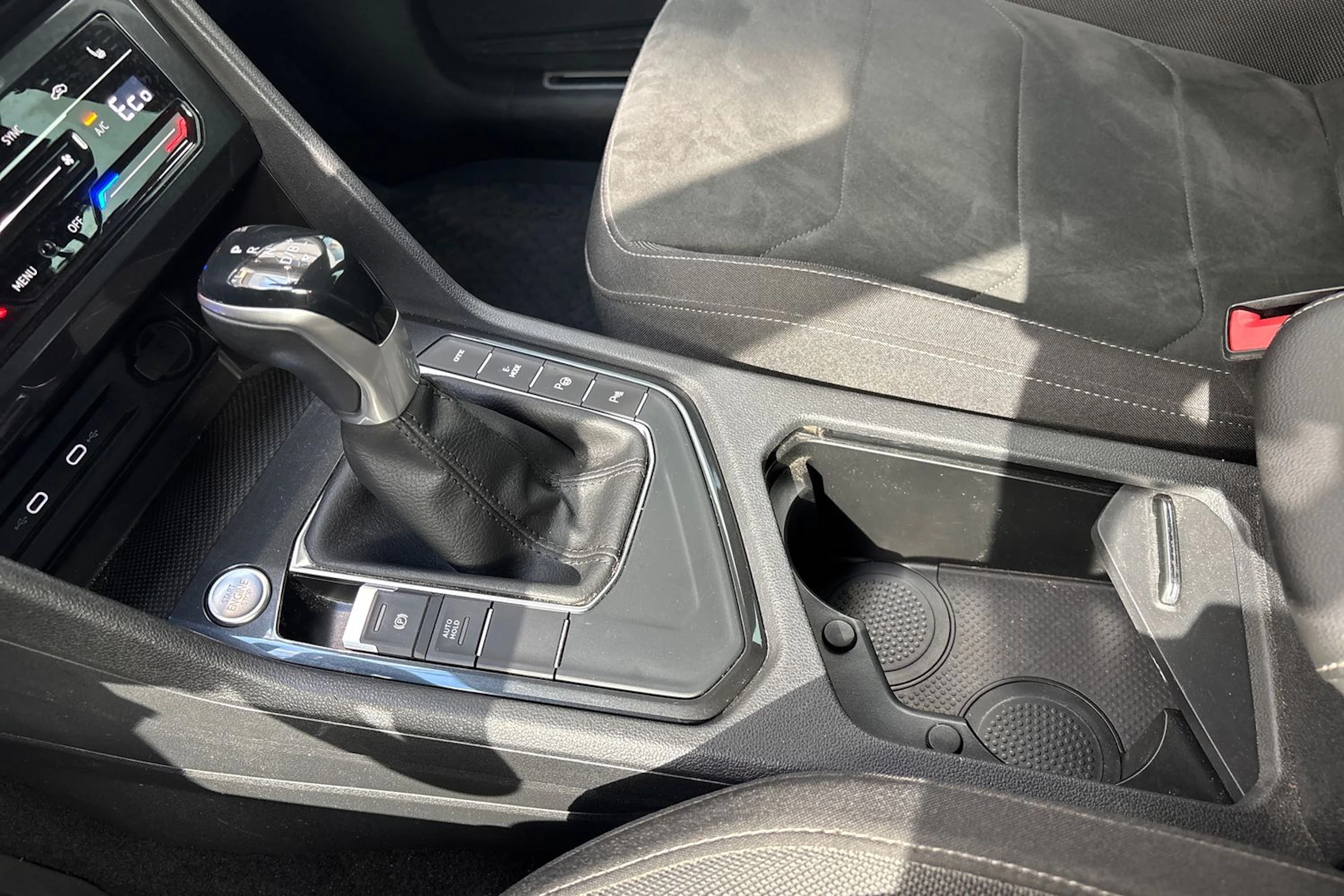 Harmaa Volkswagen Tiguan 2021 kuva 25.