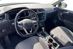 Musta Volkswagen Tiguan 2021 kuva 3.