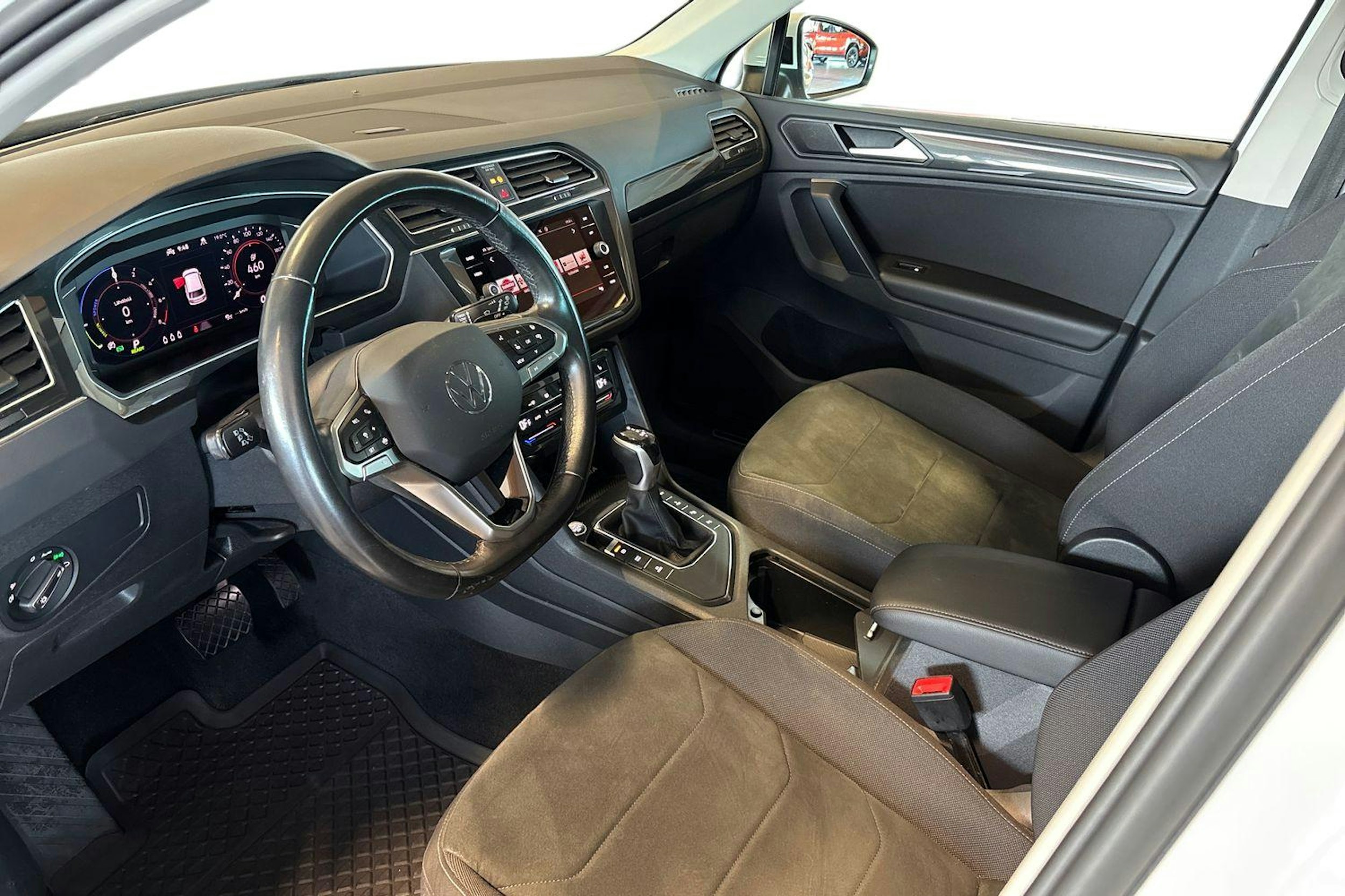 valkoinen Volkswagen Tiguan 2021 kuva 7.