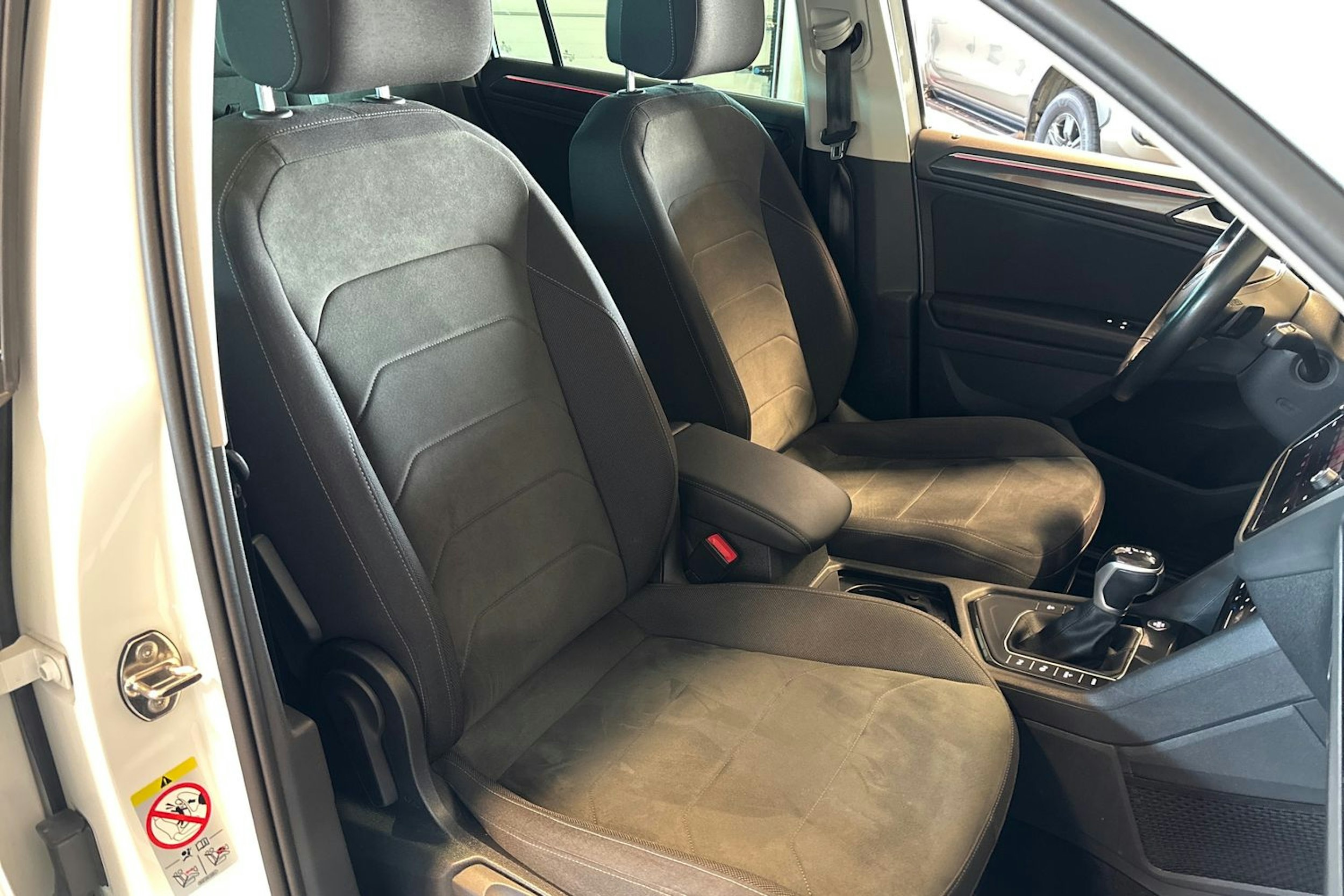 valkoinen Volkswagen Tiguan 2021 kuva 15.