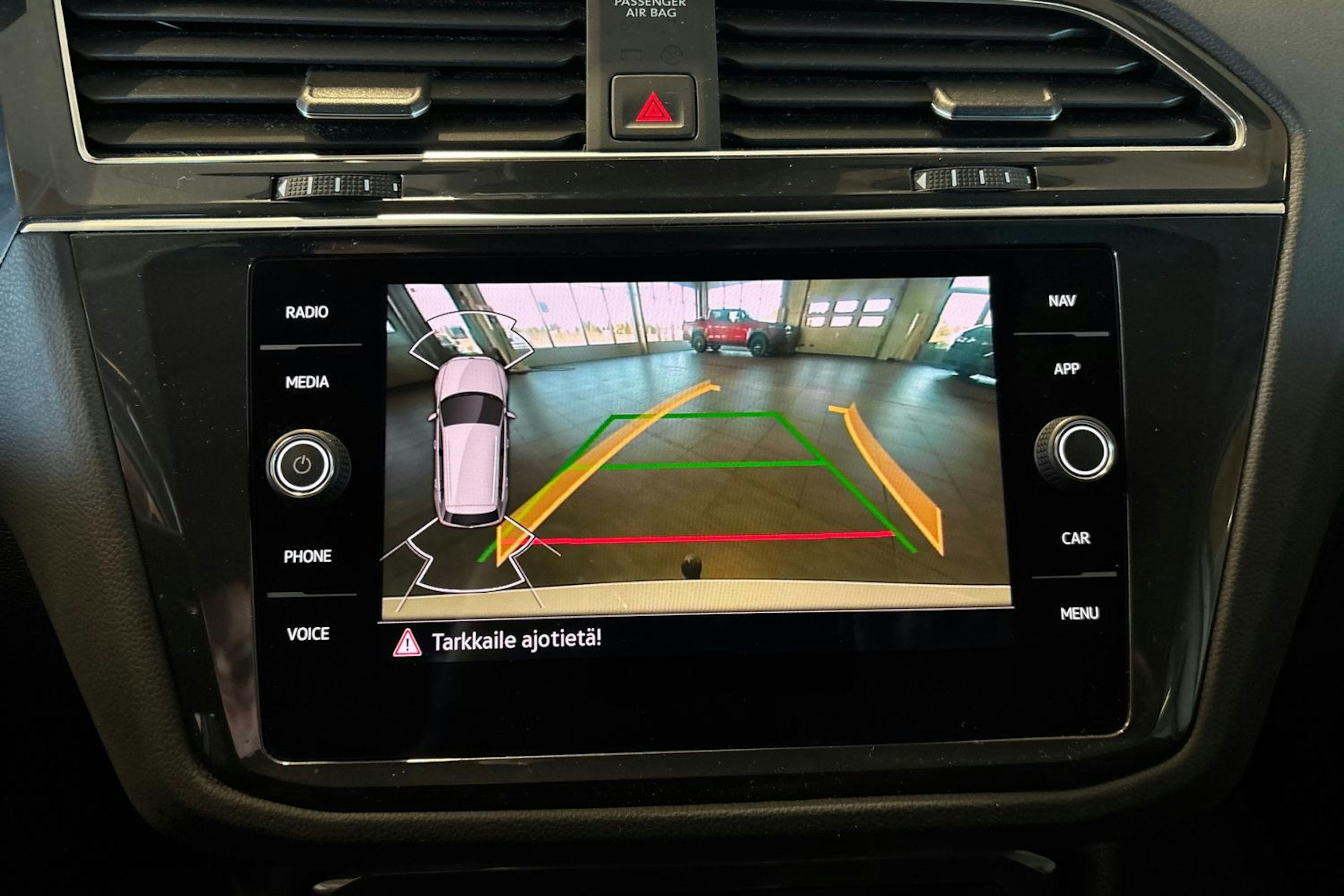 valkoinen Volkswagen Tiguan 2021 kuva 21.