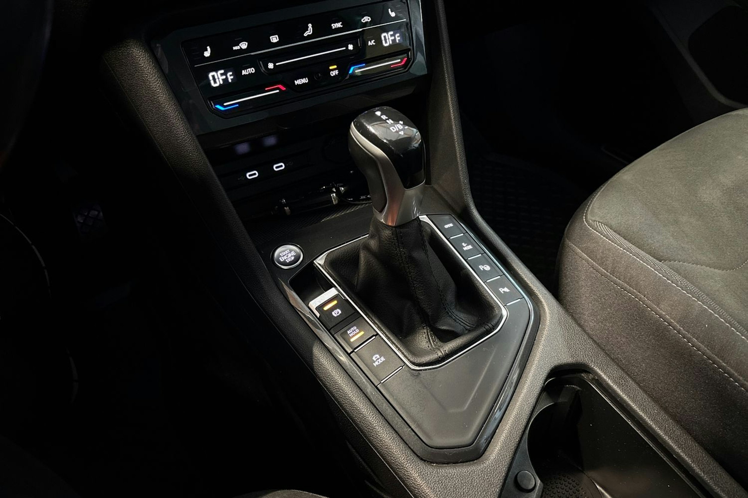 valkoinen Volkswagen Tiguan 2021 kuva 23.