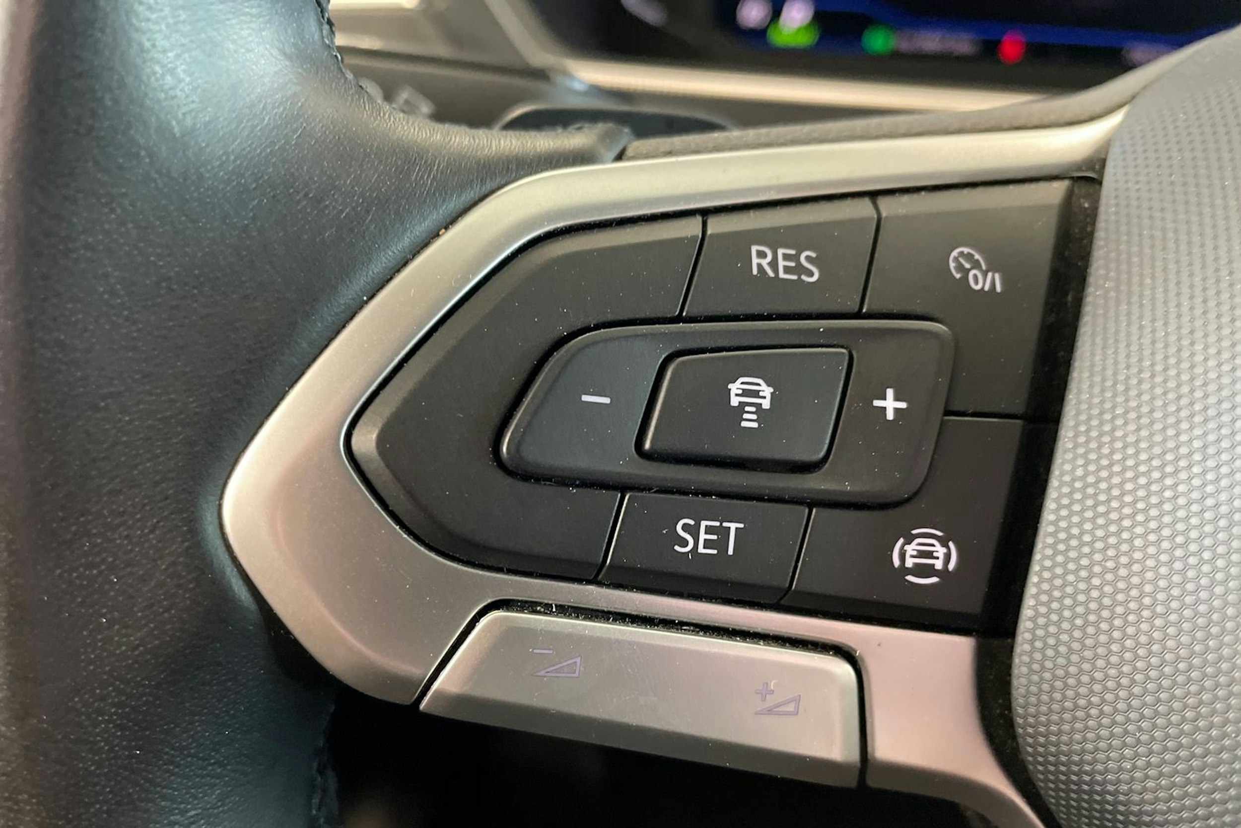 sininen Volkswagen Tiguan 2021 kuva 18.