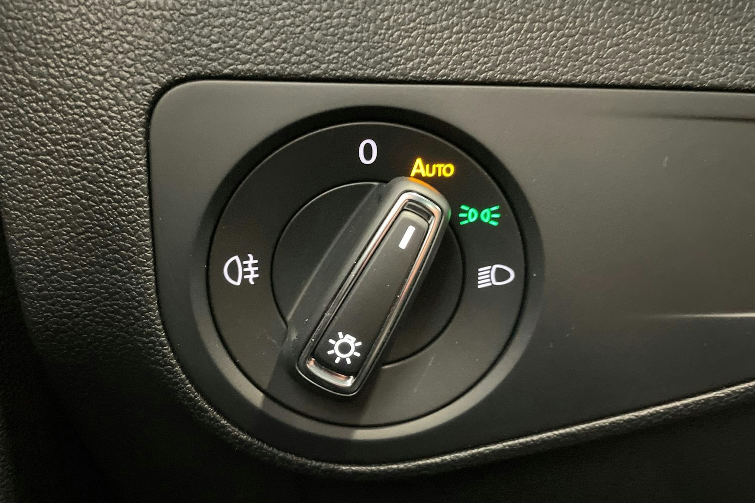 sininen Volkswagen Tiguan 2021 kuva 22.
