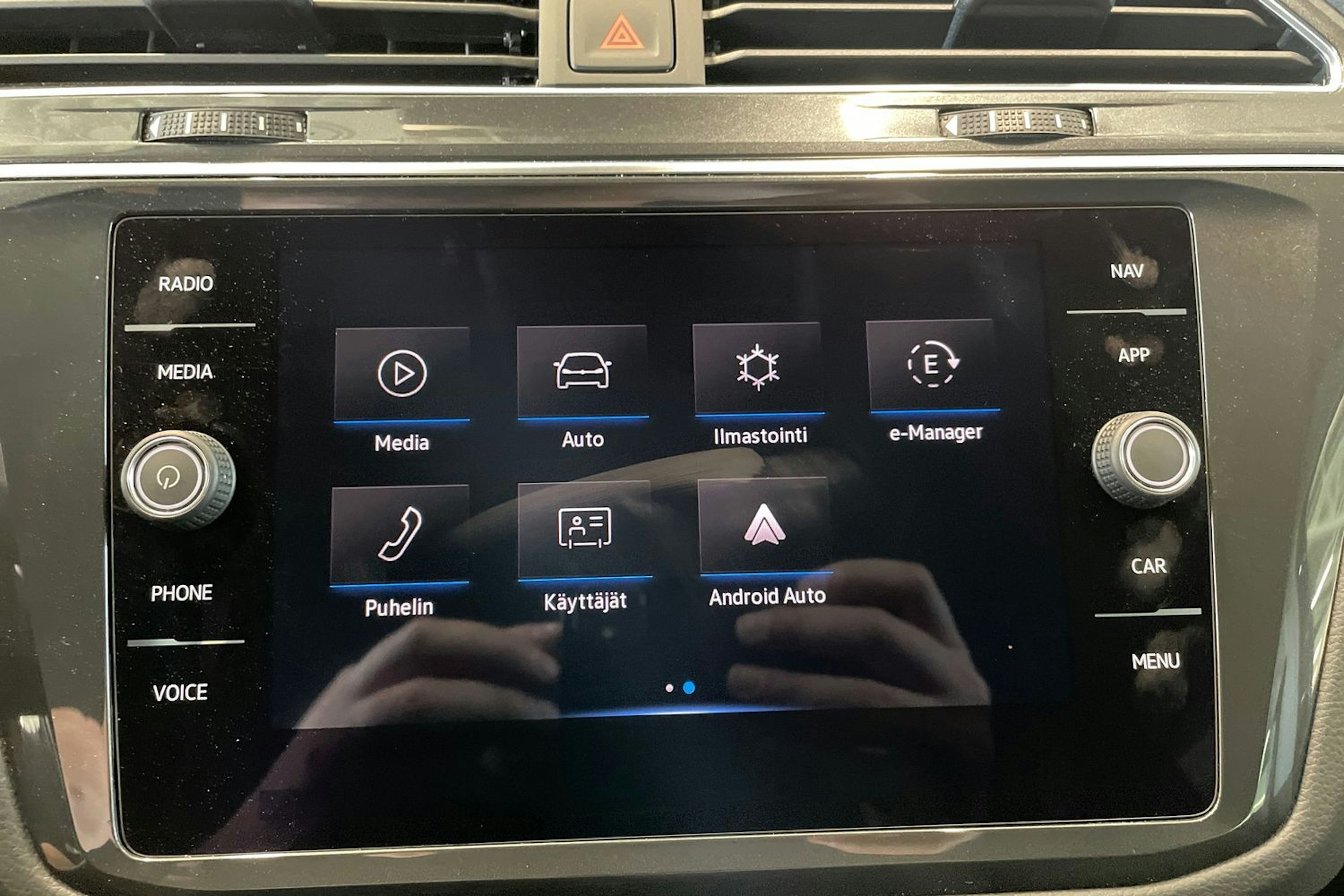 sininen Volkswagen Tiguan 2021 kuva 24.