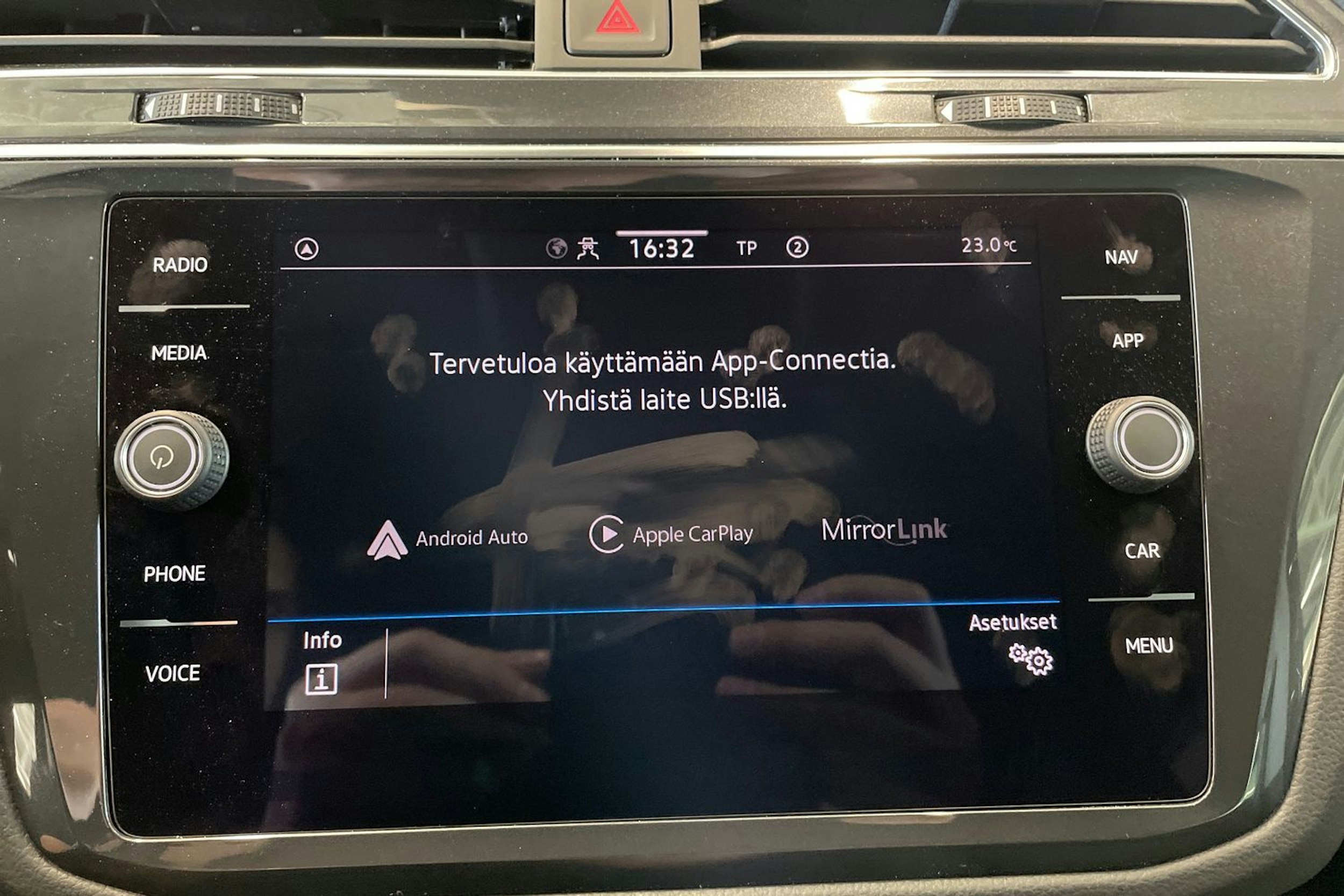 sininen Volkswagen Tiguan 2021 kuva 31.