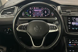 sininen Volkswagen Tiguan 2021 kuva 11.
