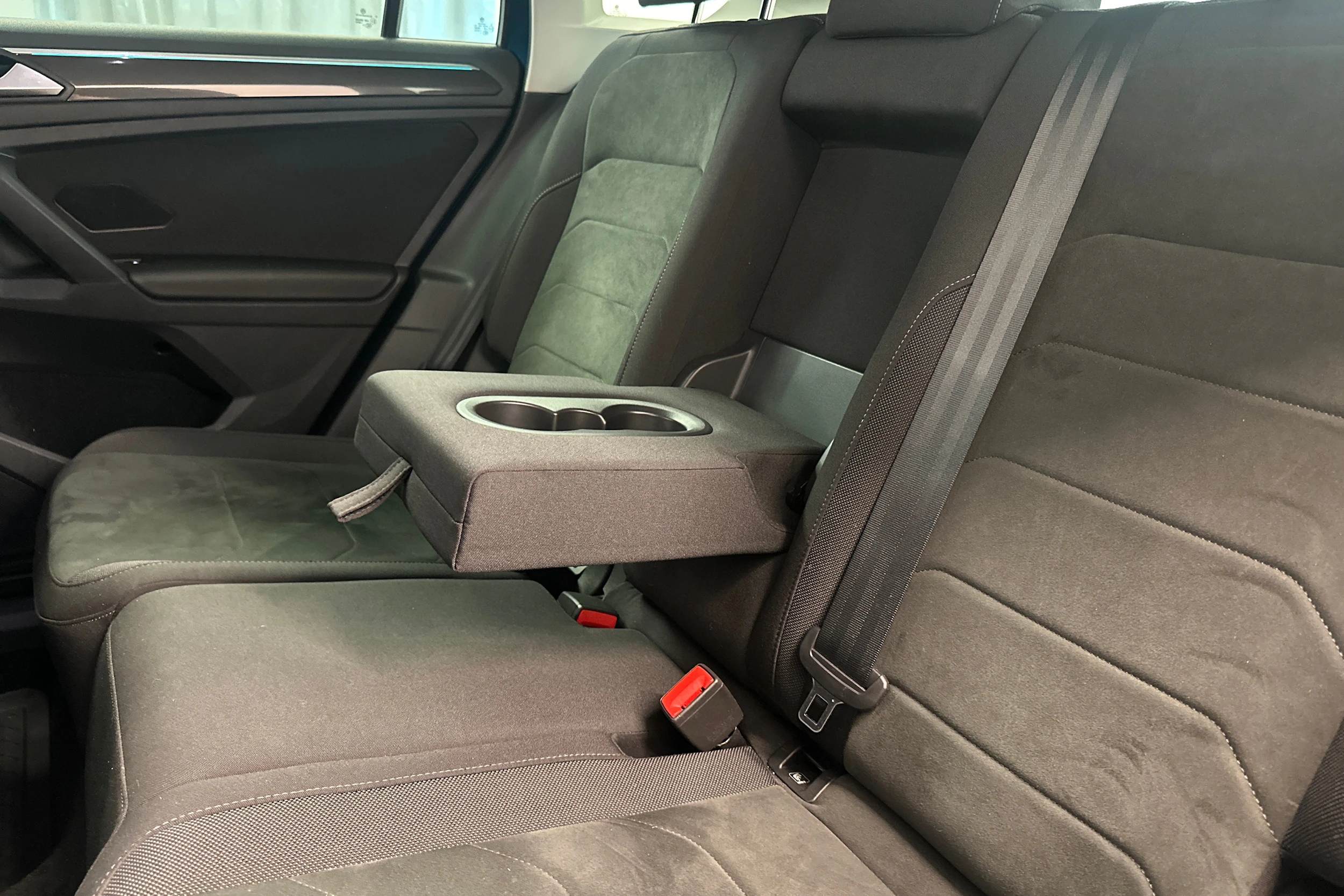 sininen Volkswagen Tiguan 2021 kuva 12.