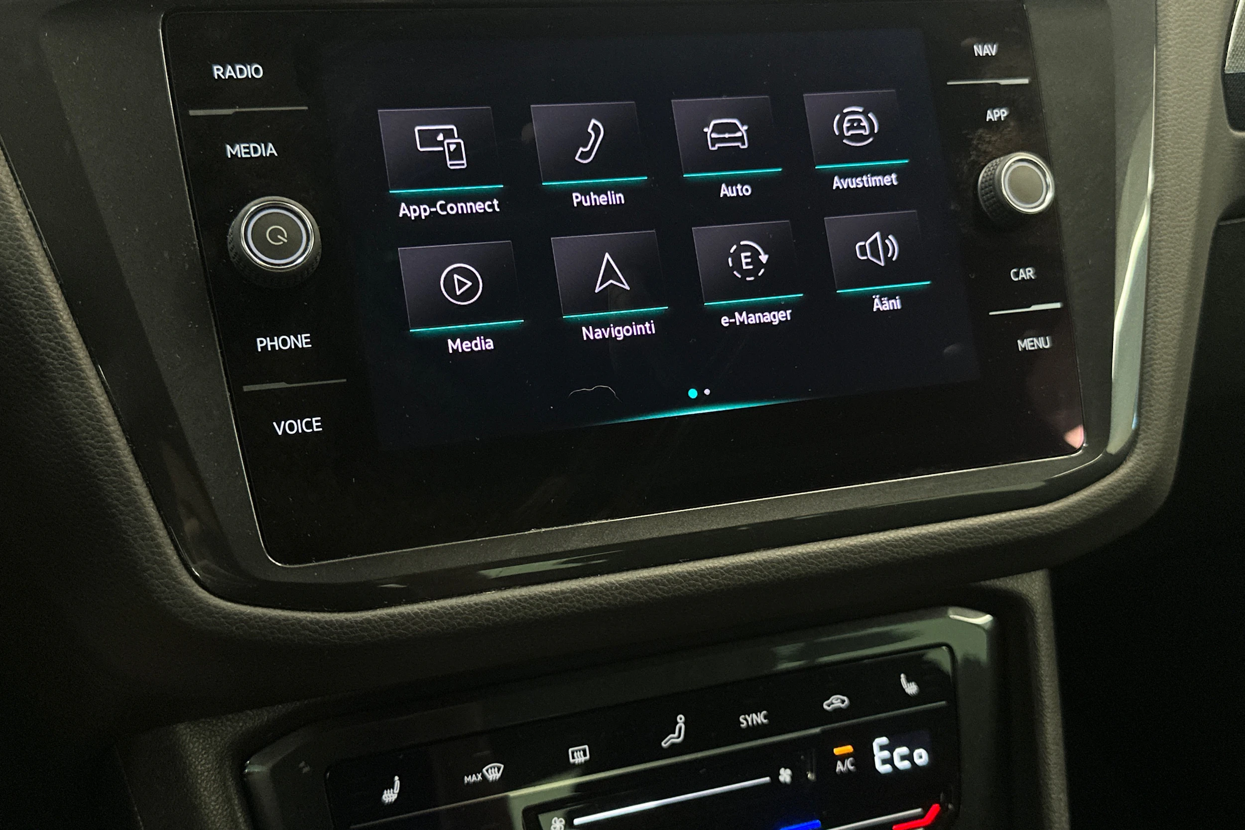 sininen Volkswagen Tiguan 2021 kuva 15.