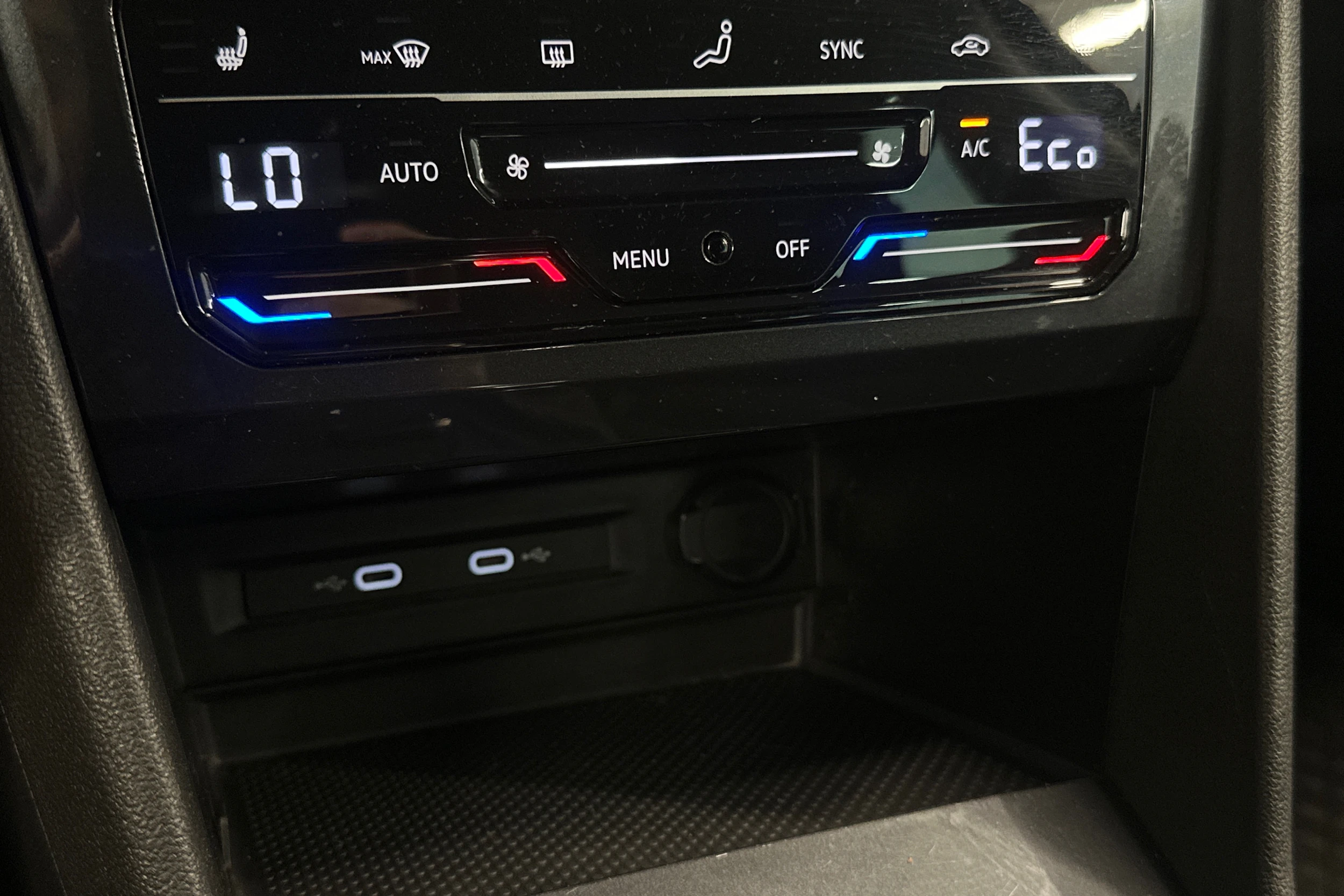 sininen Volkswagen Tiguan 2021 kuva 17.