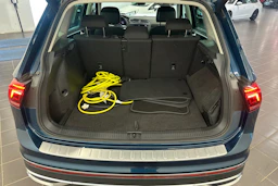 sininen Volkswagen Tiguan 2021 kuva 19.