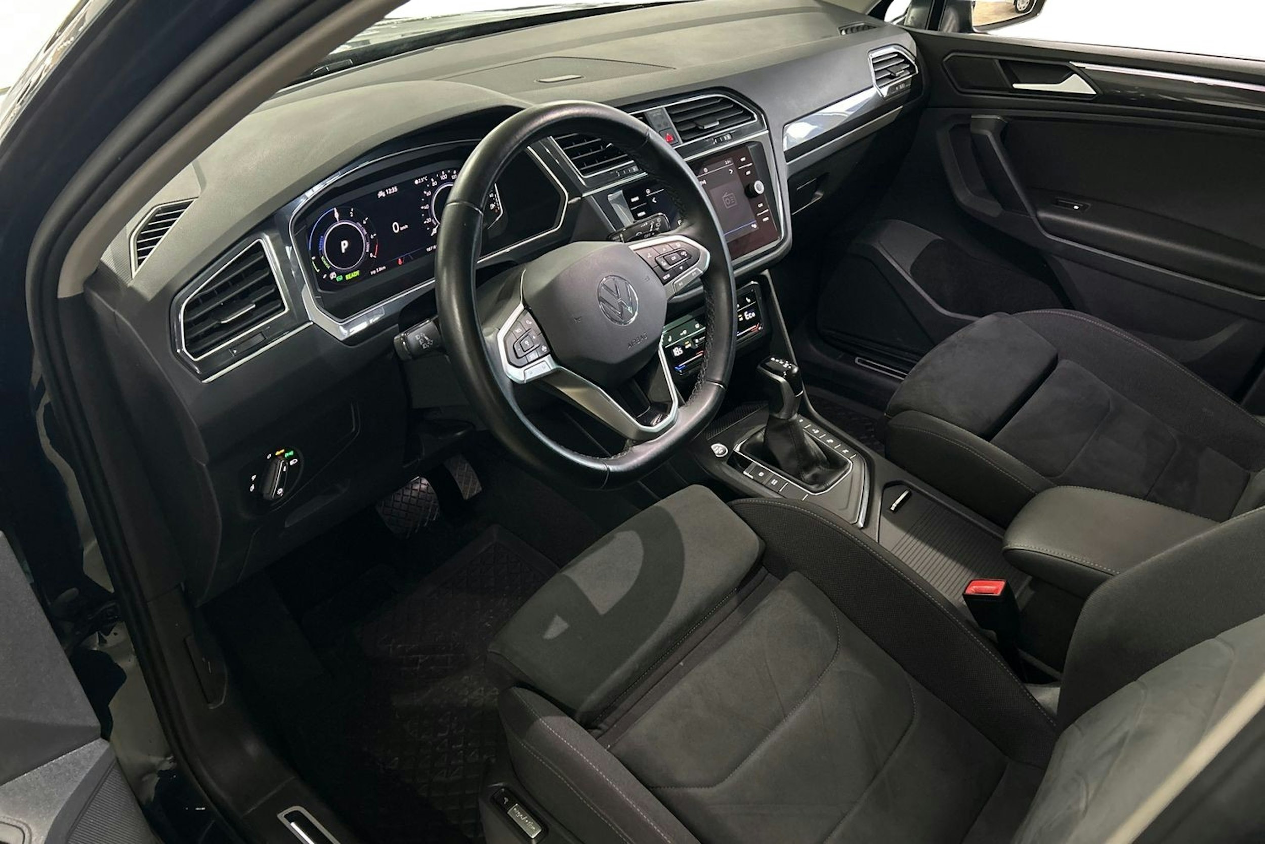Sininen Volkswagen Tiguan 2021 kuva 7.