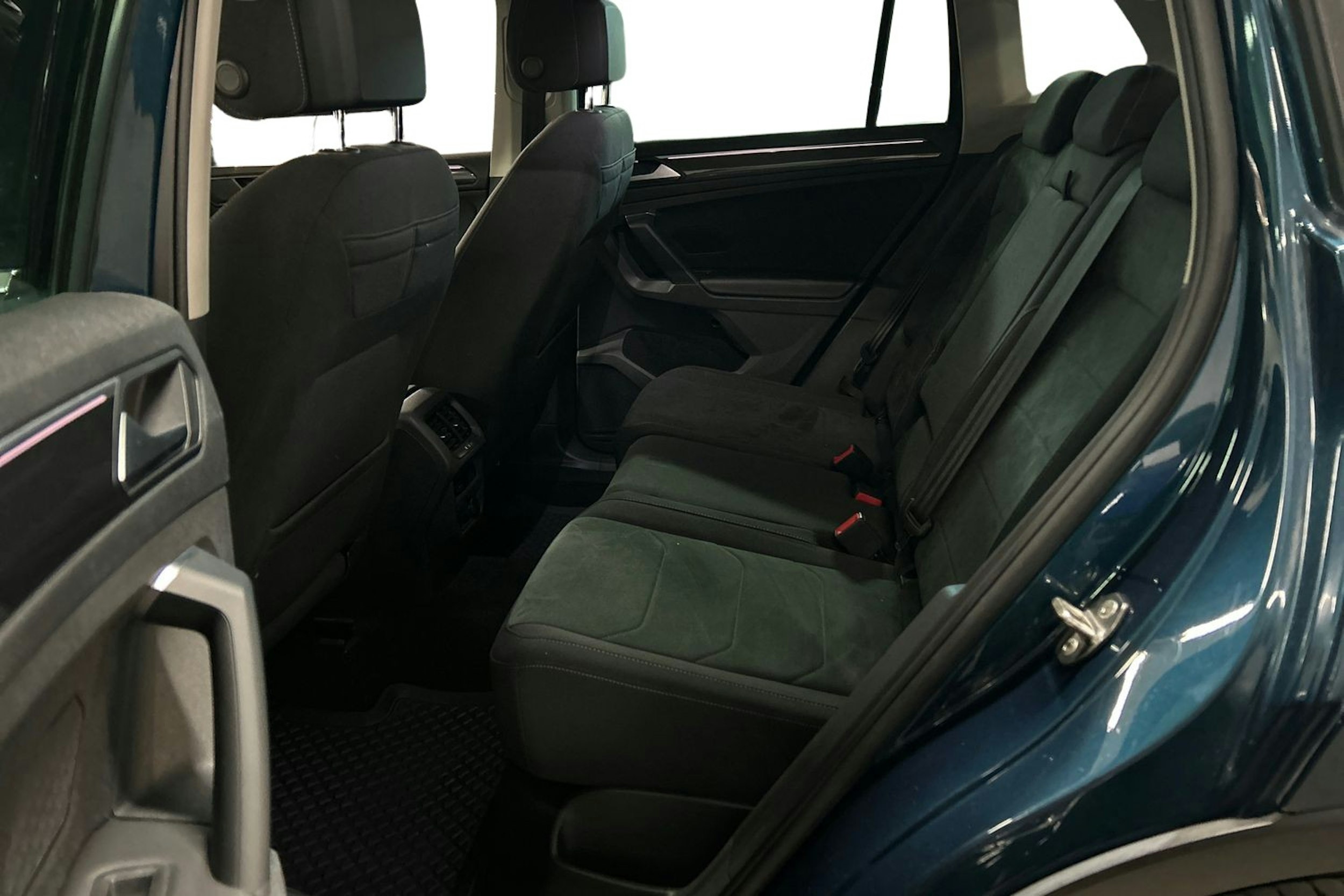 Sininen Volkswagen Tiguan 2021 kuva 10.