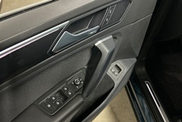 Sininen Volkswagen Tiguan 2021 kuva 14.