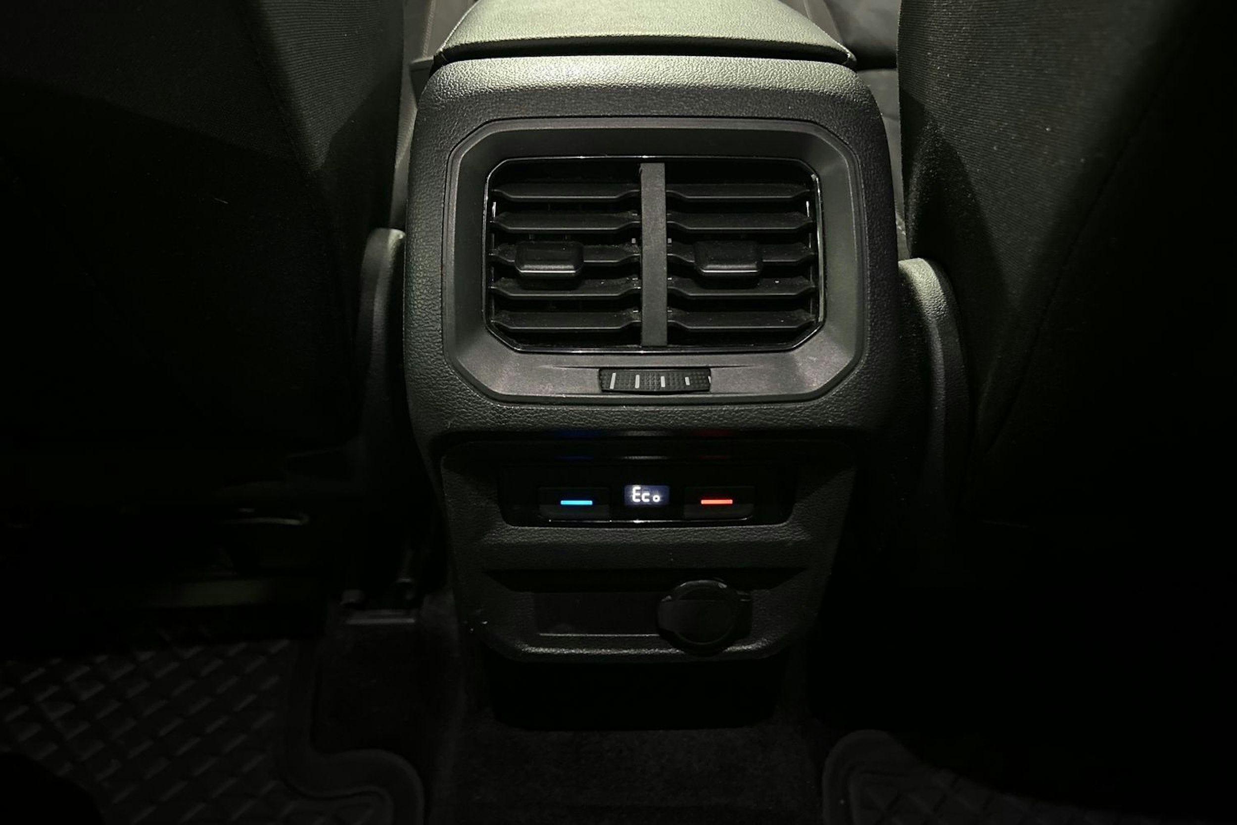 Sininen Volkswagen Tiguan 2021 kuva 17.