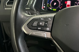 Sininen Volkswagen Tiguan 2021 kuva 18.