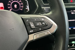 Sininen Volkswagen Tiguan 2021 kuva 19.