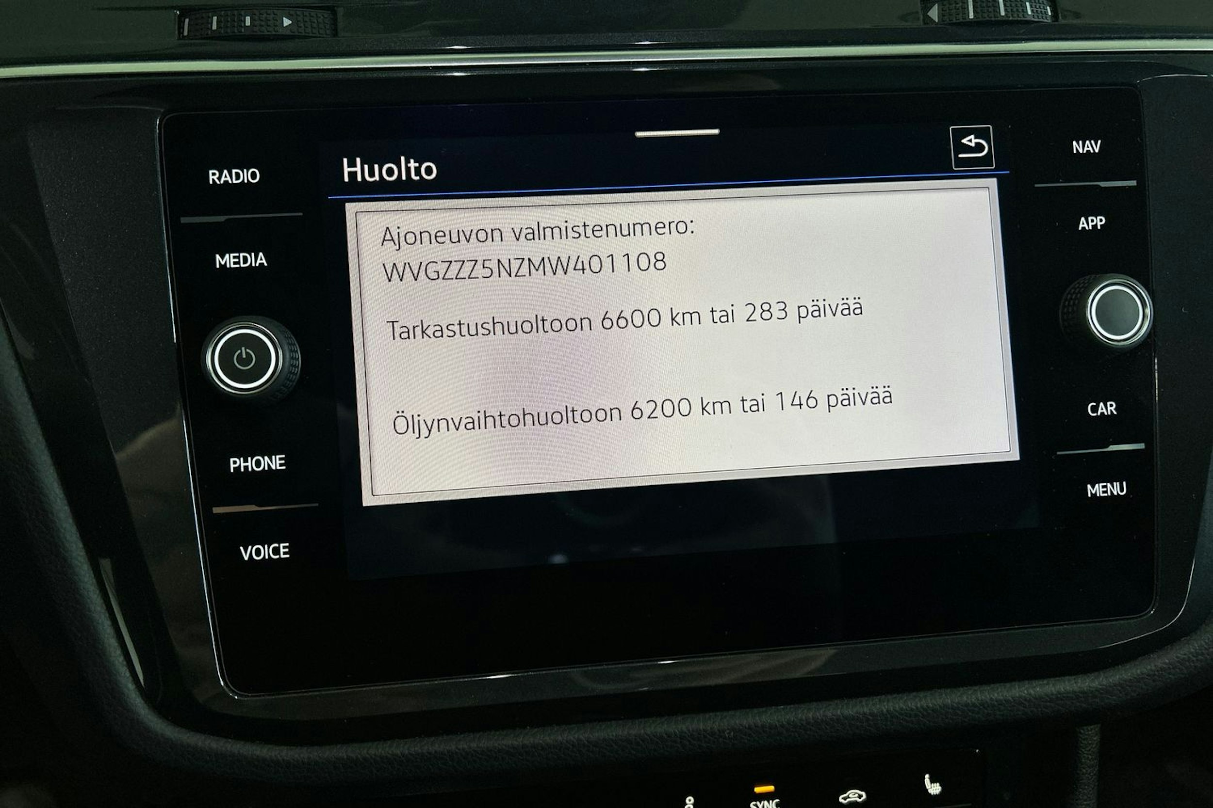 Sininen Volkswagen Tiguan 2021 kuva 20.