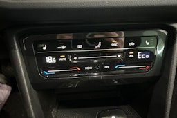 Sininen Volkswagen Tiguan 2021 kuva 21.